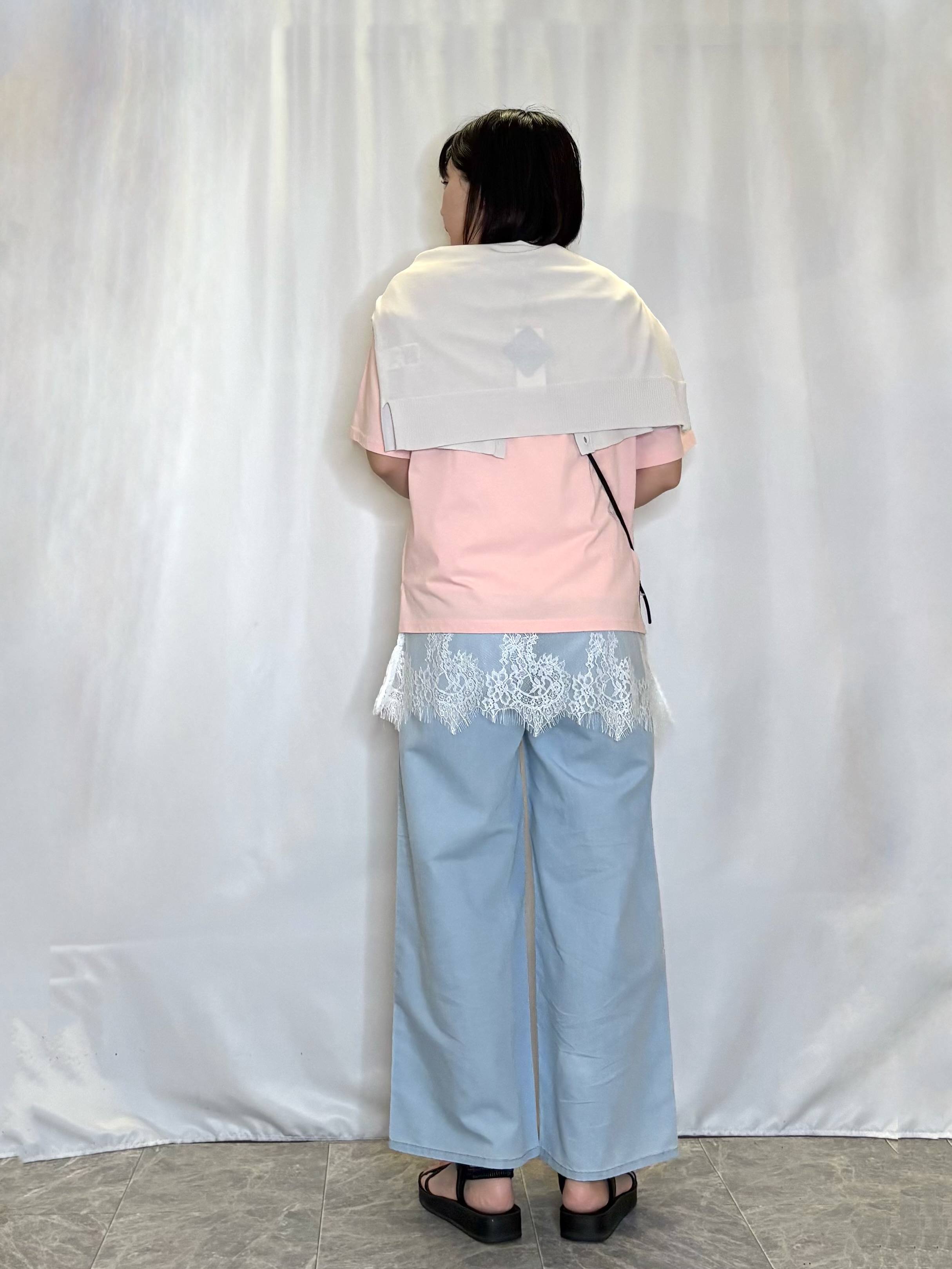 ネリさんの「SHOO･LA･RUE｜【洗濯機可/ひんやり/UV】さらっとしたタッチが心地よい ショート丈 Vネックカーディガン」を使ったコーディネート