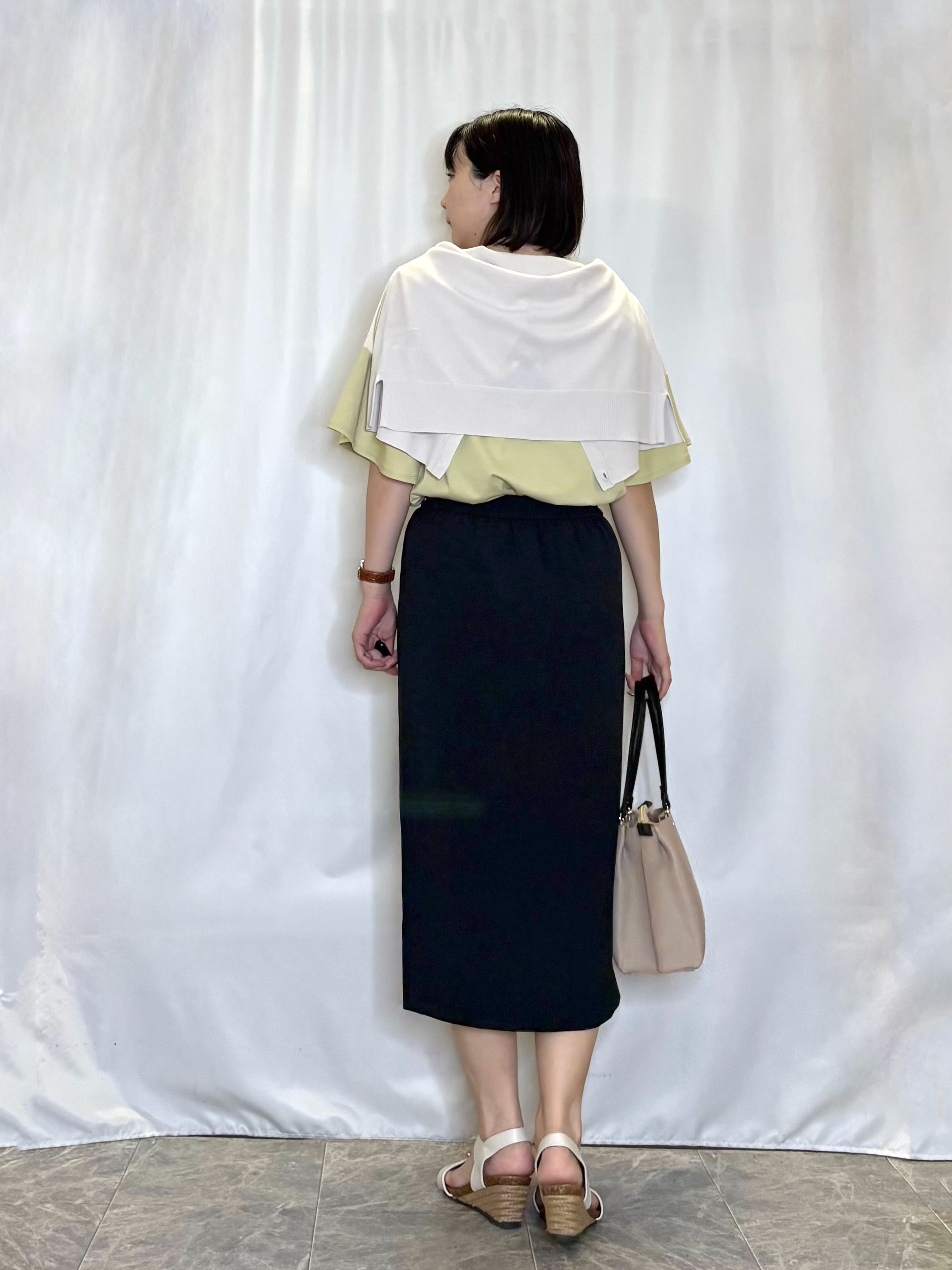 ネリさんの「SHOO･LA･RUE｜【洗濯機可/ひんやり/UV】さらっとしたタッチが心地よい ショート丈 Vネックカーディガン」を使ったコーディネート