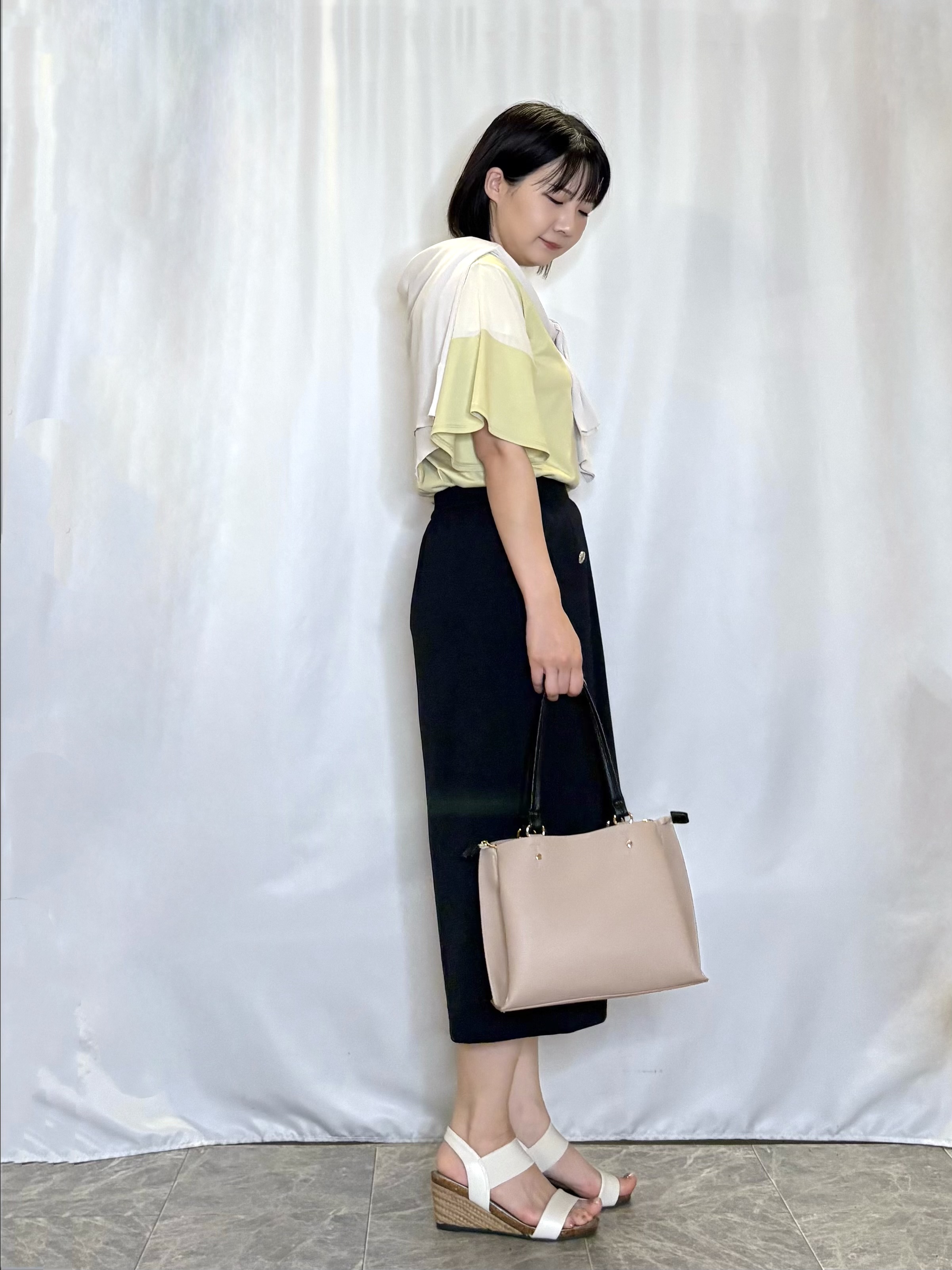 ネリさんの「SHOO･LA･RUE｜【洗濯機可/ひんやり/UV】さらっとしたタッチが心地よい ショート丈 Vネックカーディガン」を使ったコーディネート