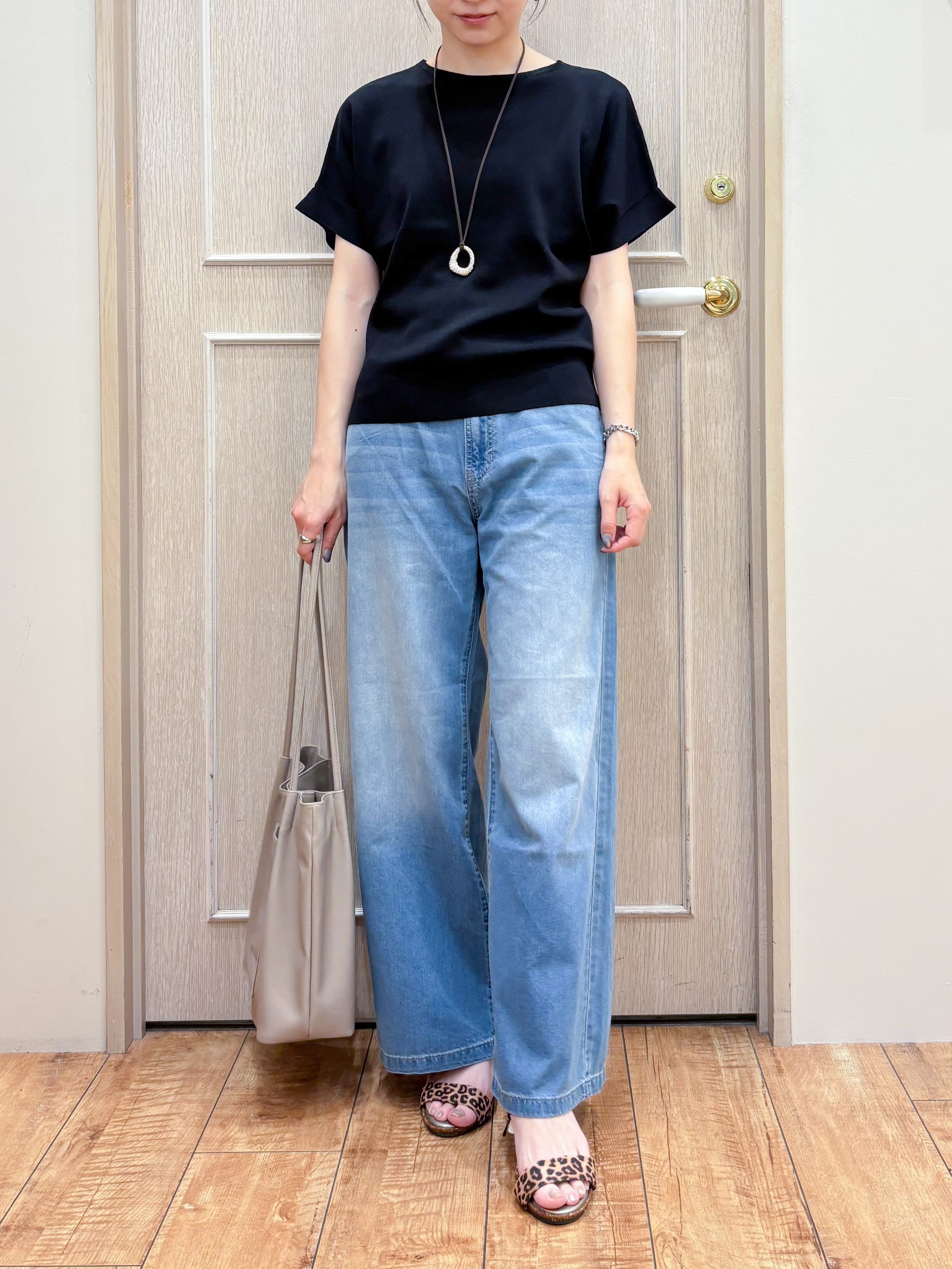 なみさんの「SHOO･LA･RUE｜【毎日洗える/ひんやり/UV/S-LL】二の腕隠れる さらっとドルマン半袖ニット」を使ったコーディネート