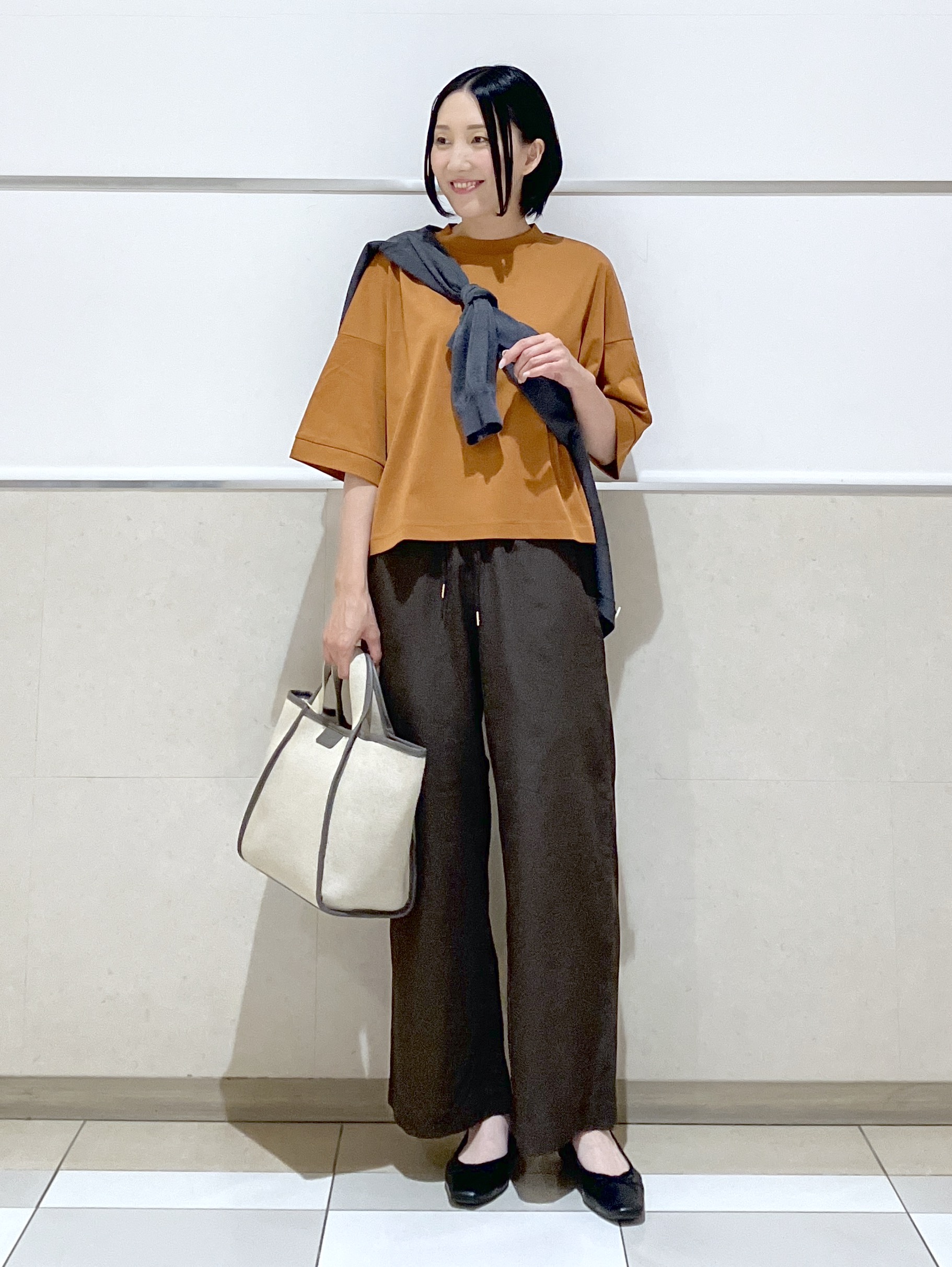 eriko さんの「Dessin｜【新色追加/体型カバー】美光沢カットソーボクシーシルエット」を使ったコーディネート
