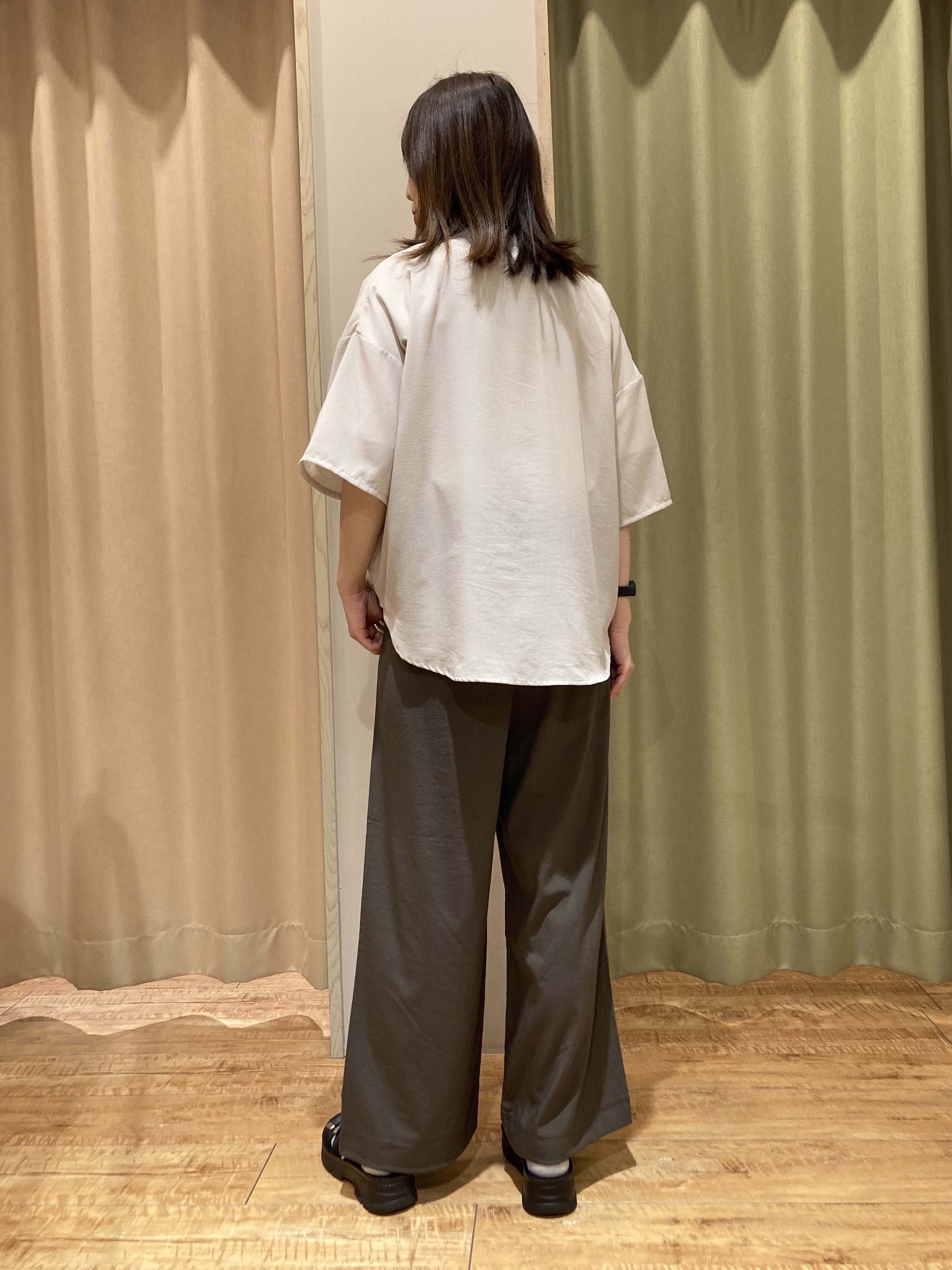 hashiさんの「SHOO･LA･RUE｜【洗濯機可/S-LL】大人の抜け感 ゆるっと5分袖シャツ」を使ったコーディネート