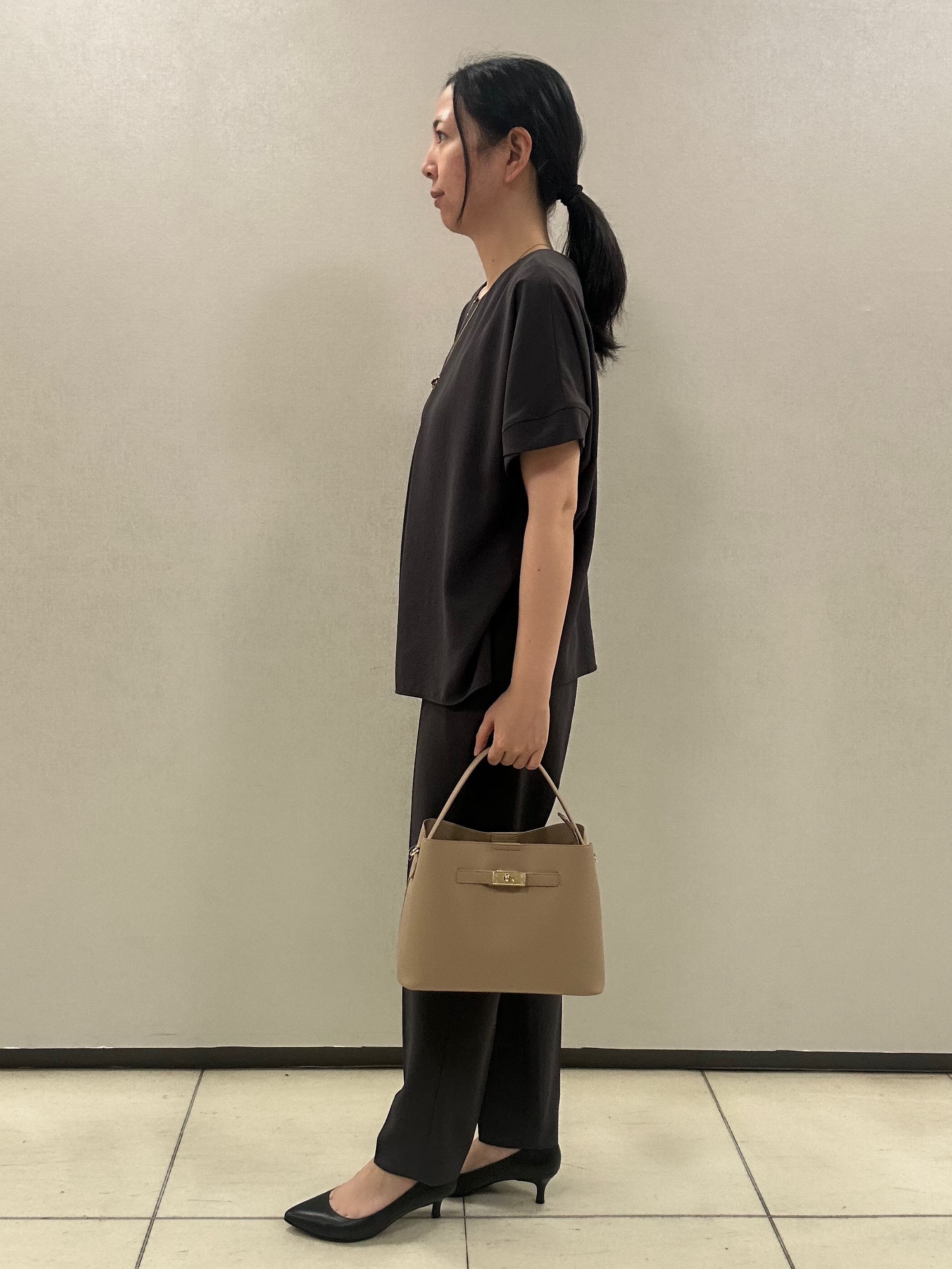 miiさんの「UNTITLED｜【前後2WAY/はっ水/セットアップ可】リラクシーフレンチスリーブブラウス」を使ったコーディネート