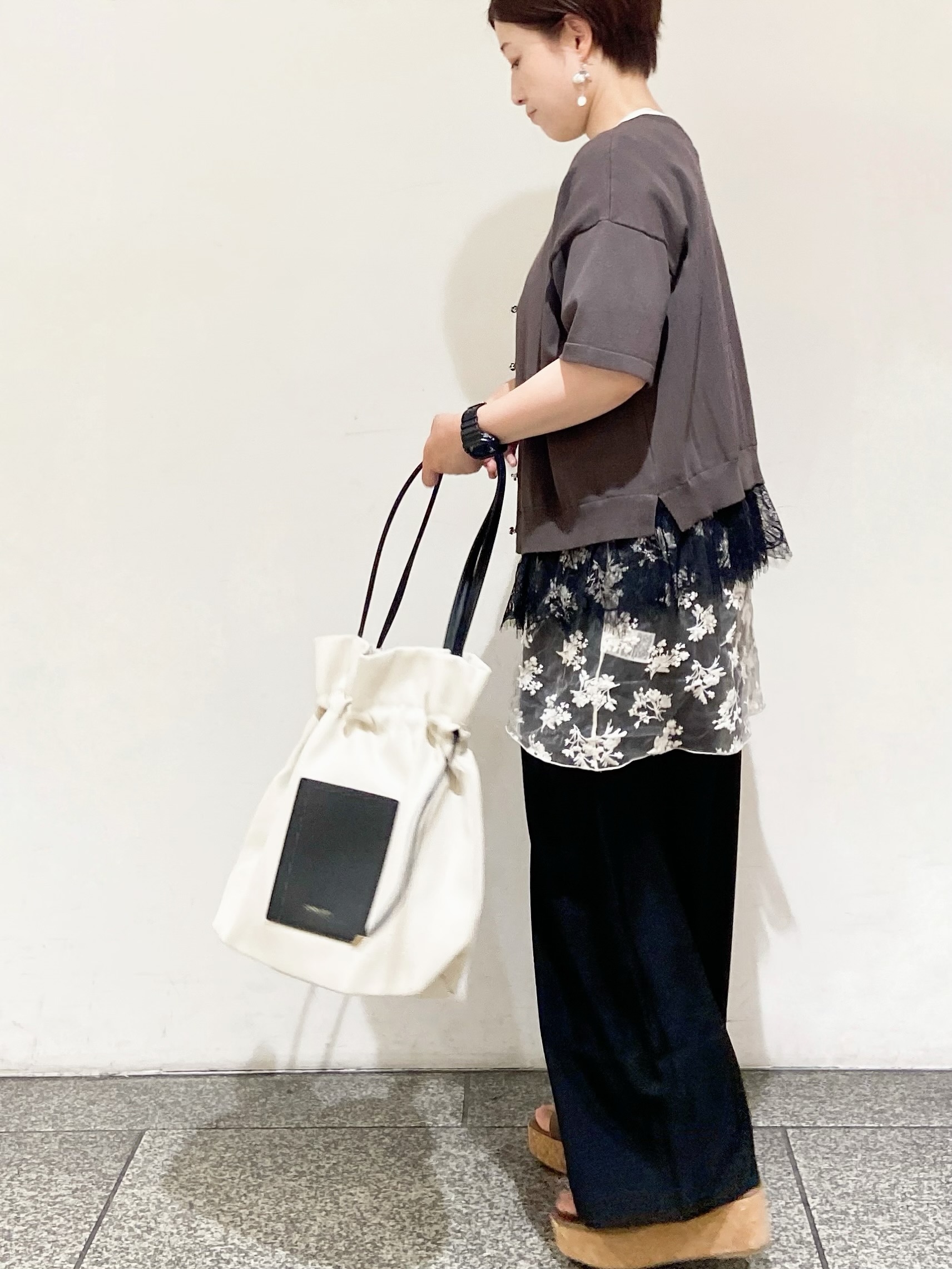 MIHOさんの「OPAQUE.CLIP｜シアー刺繍チュニックブラウス【洗濯機OK】」を使ったコーディネート