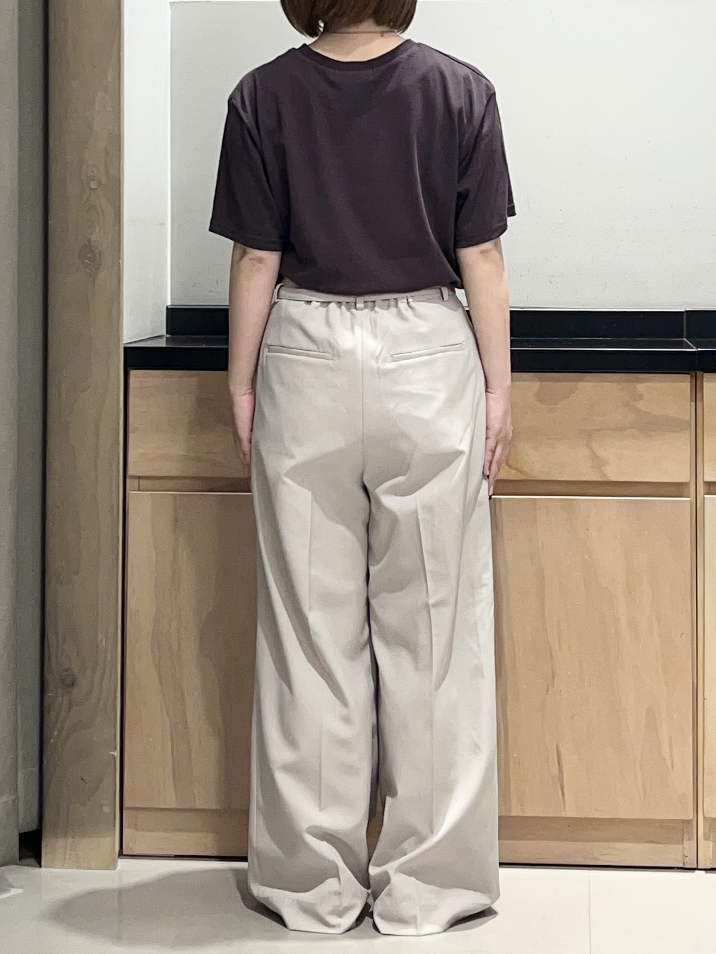 かのさんの「THE SHOP TK｜【ひんやりさらさら】ロゴアソートクルーネックTシャツ」を使ったコーディネート