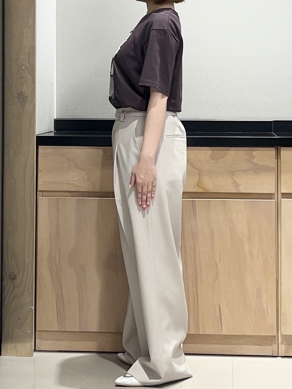 かのさんの「THE SHOP TK｜【ひんやりさらさら】ロゴアソートクルーネックTシャツ」を使ったコーディネート