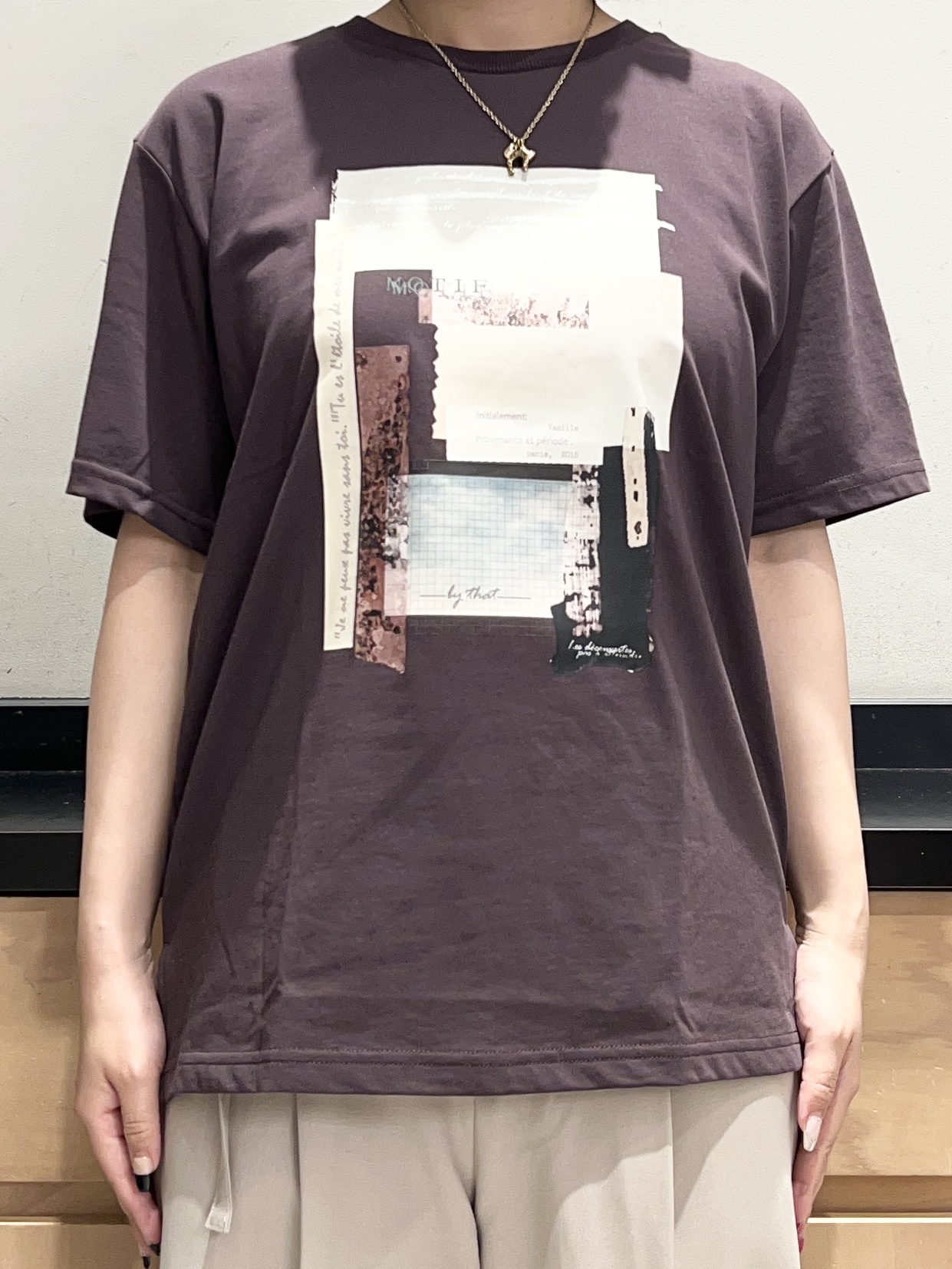 かのさんの「THE SHOP TK｜【ひんやりさらさら】ロゴアソートクルーネックTシャツ」を使ったコーディネート