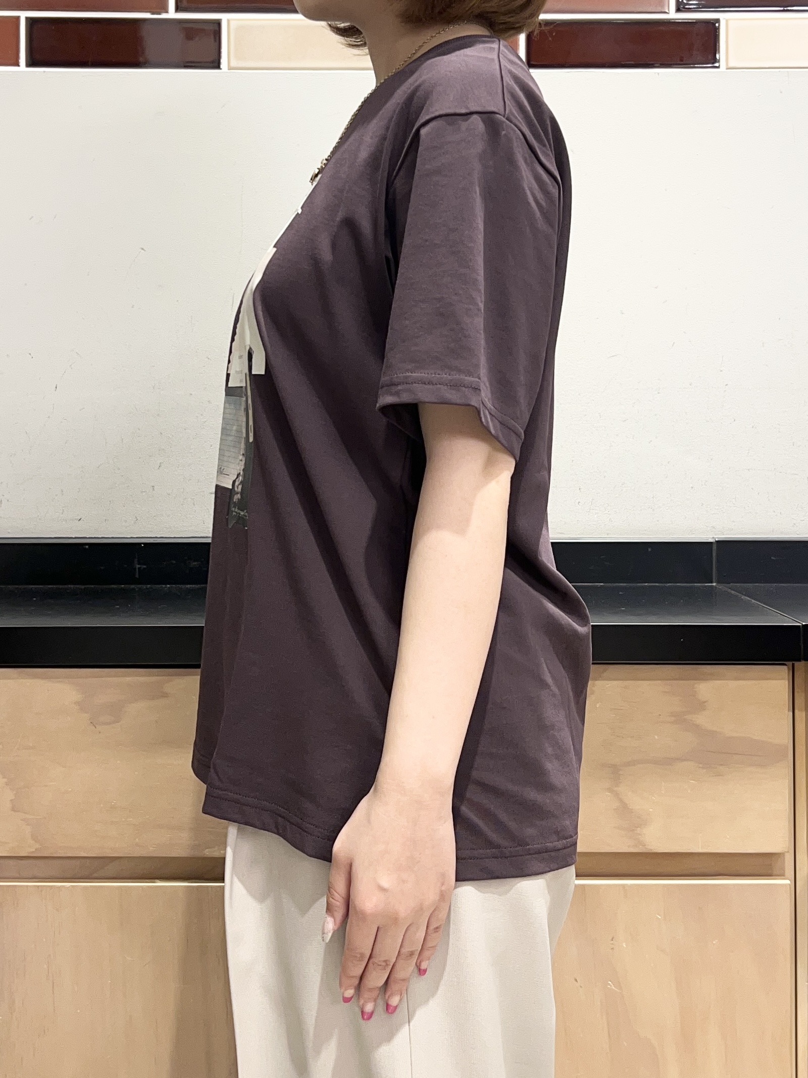 かのさんの「THE SHOP TK｜【ひんやりさらさら】ロゴアソートクルーネックTシャツ」を使ったコーディネート