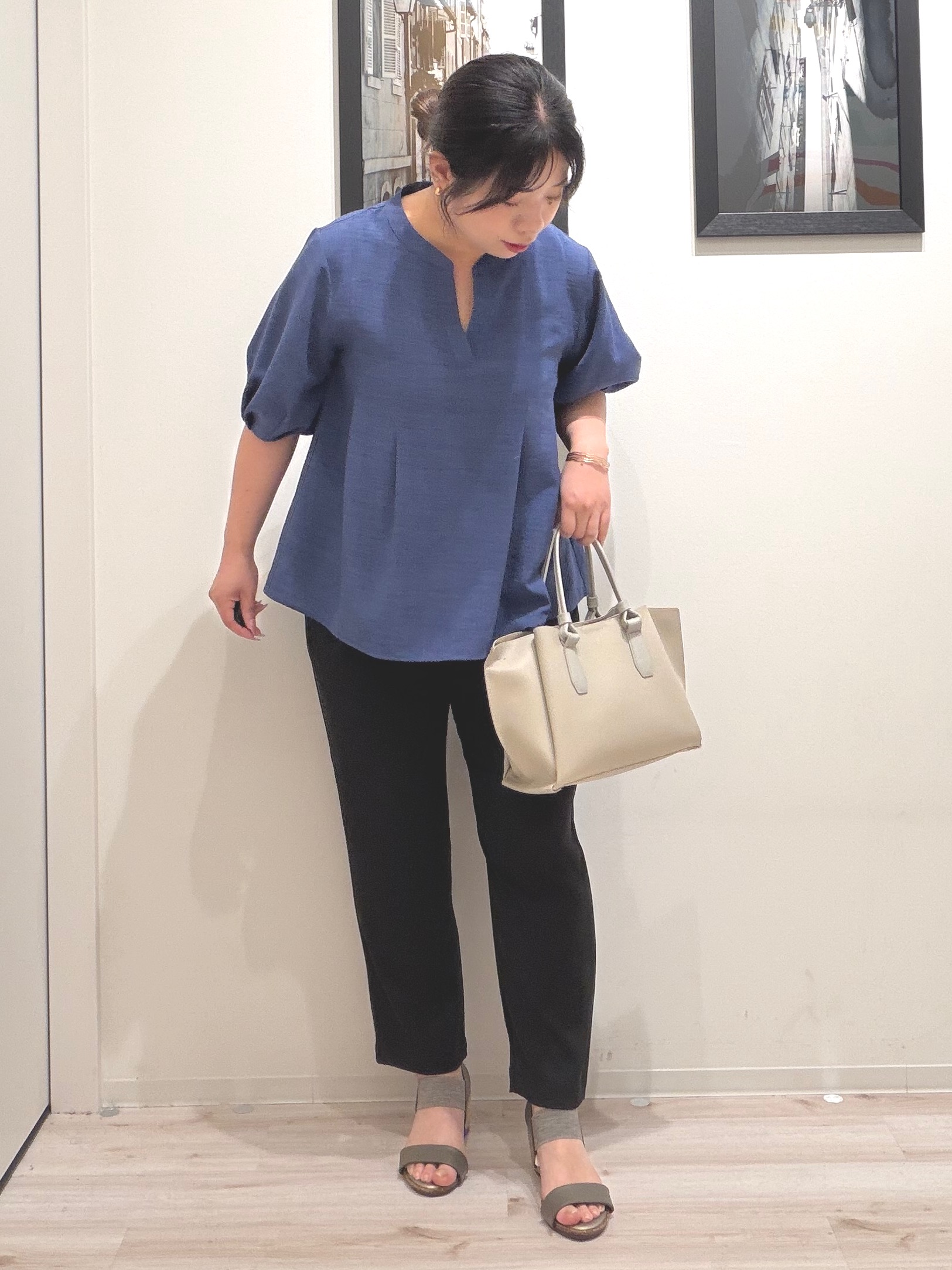 まちゃんなちゃんさんの「SHOO･LA･RUE｜【高レビュー/洗濯後しわになりにくい/インせず着られる】自然に体型カバー 麻調ペプラムブラウス」を使ったコーディネート