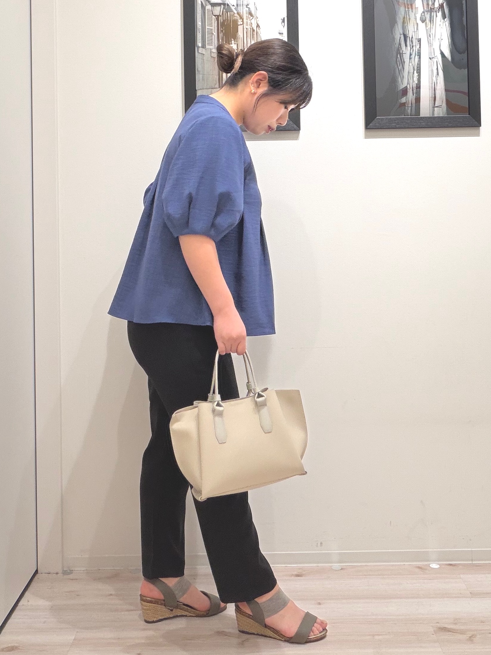 まちゃんなちゃんさんの「SHOO･LA･RUE｜【高レビュー/洗濯後しわになりにくい/インせず着られる】自然に体型カバー 麻調ペプラムブラウス」を使ったコーディネート