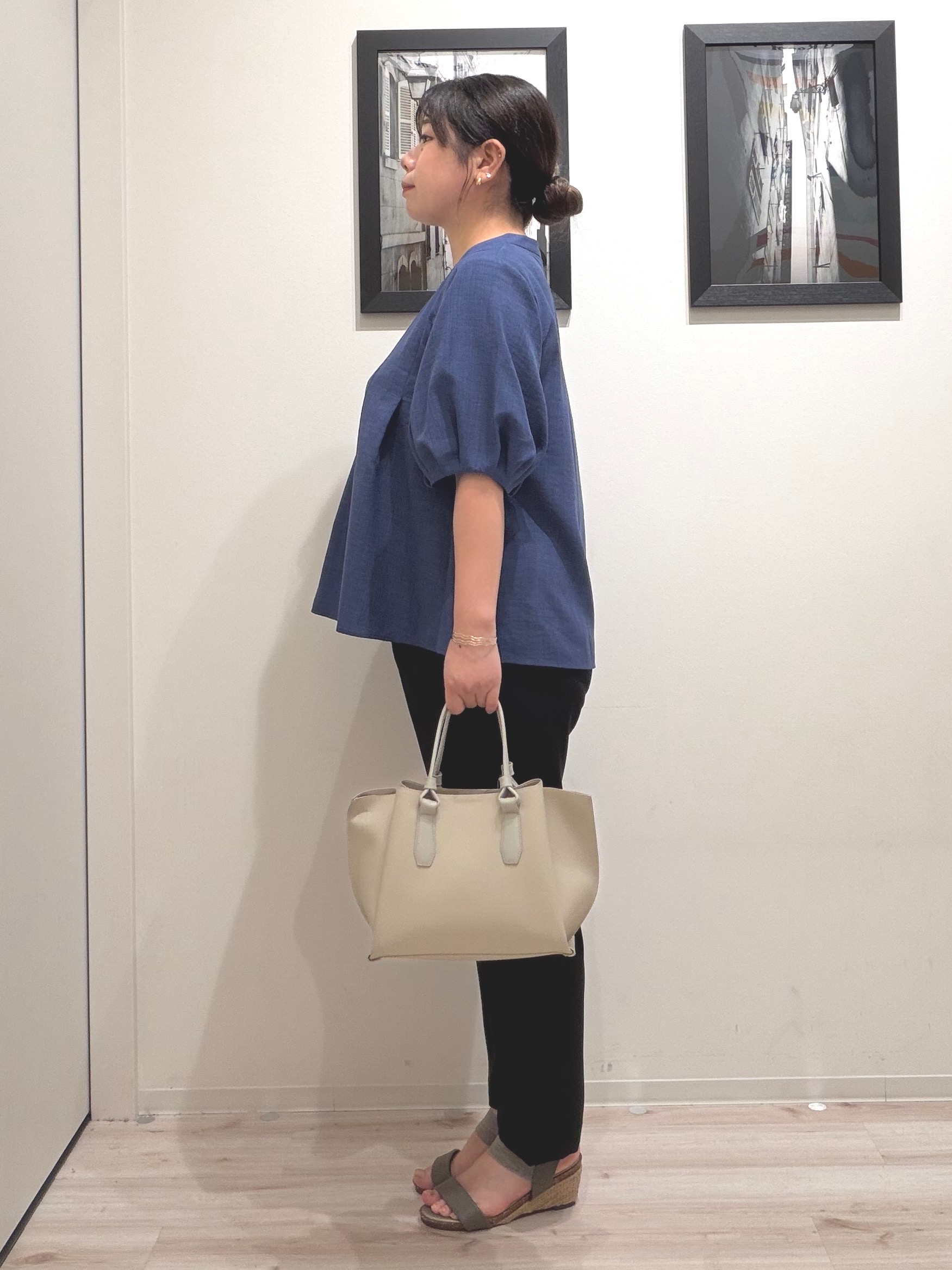 まちゃんなちゃんさんの「SHOO･LA･RUE｜【高レビュー/洗濯後しわになりにくい/インせず着られる】自然に体型カバー 麻調ペプラムブラウス」を使ったコーディネート