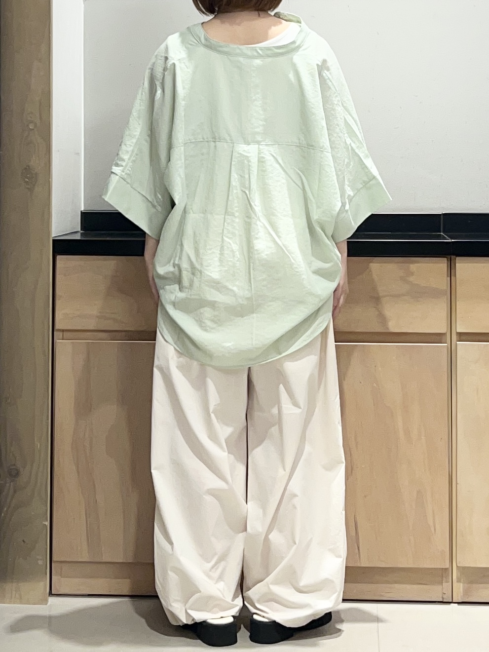 かのさんの「THE SHOP TK｜【高レビュー/体型カバー】さらっと快適 ドルマン5分袖ブラウス」を使ったコーディネート
