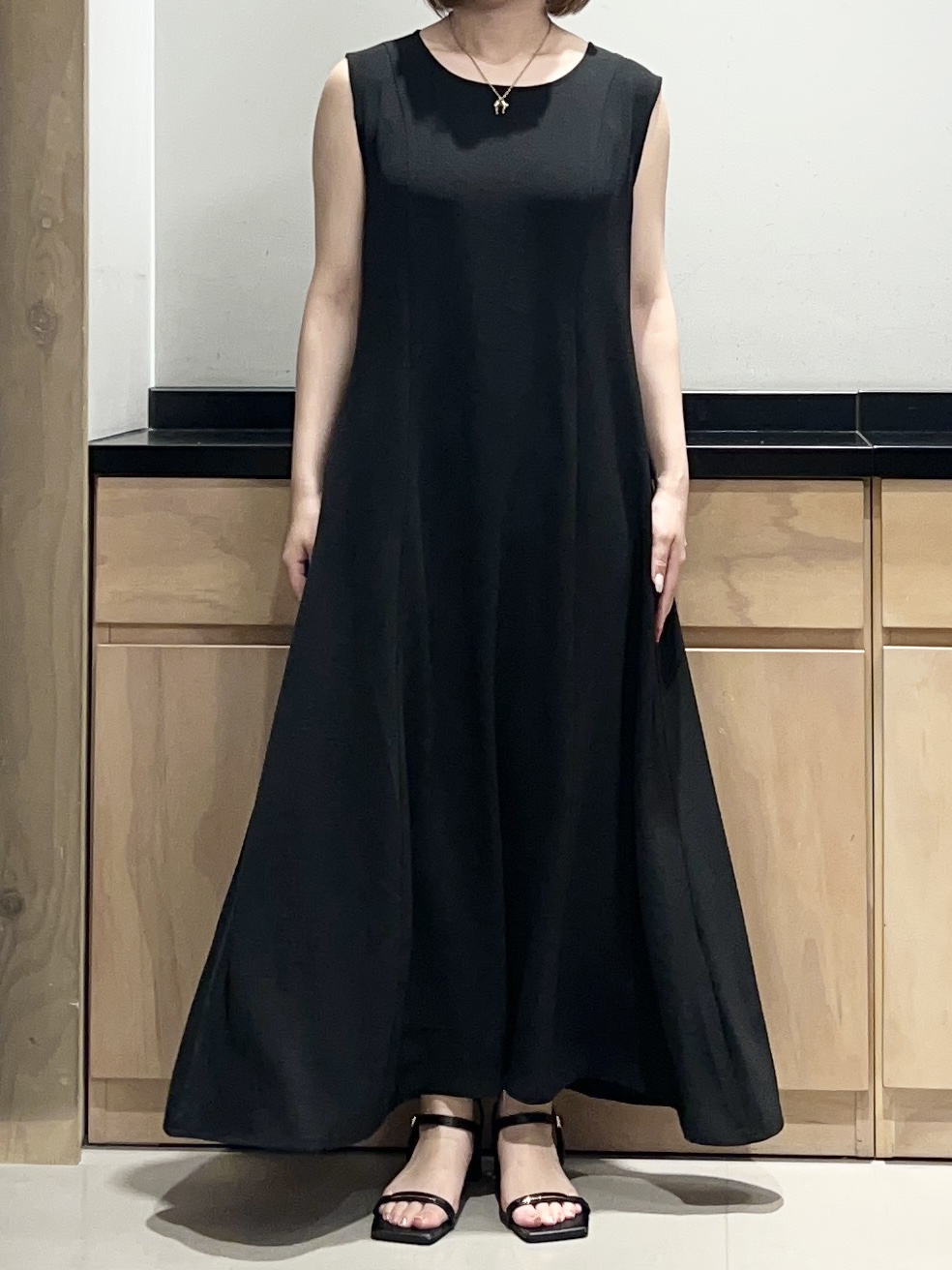 かのさんの「THE SHOP TK｜シアーフライスVカーデ」を使ったコーディネート