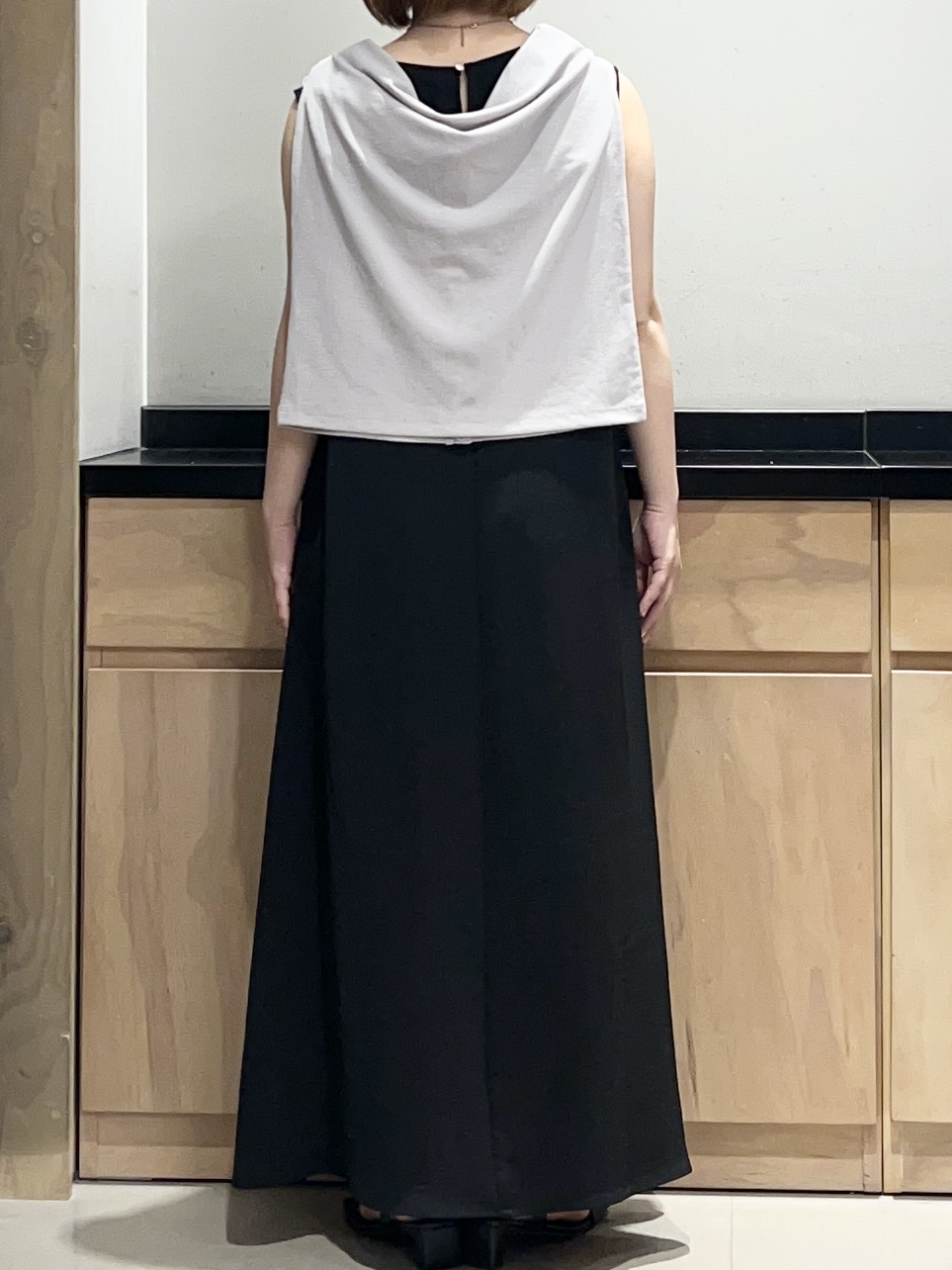 かのさんの「THE SHOP TK｜シアーフライスVカーデ」を使ったコーディネート