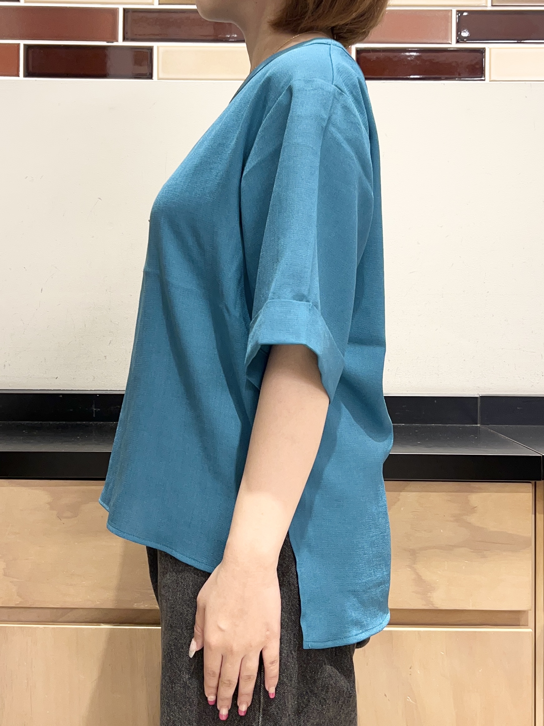 かのさんの「THE SHOP TK｜【M-XL/二の腕カバー】さらり麻調メッシュ5分袖ブラウス」を使ったコーディネート