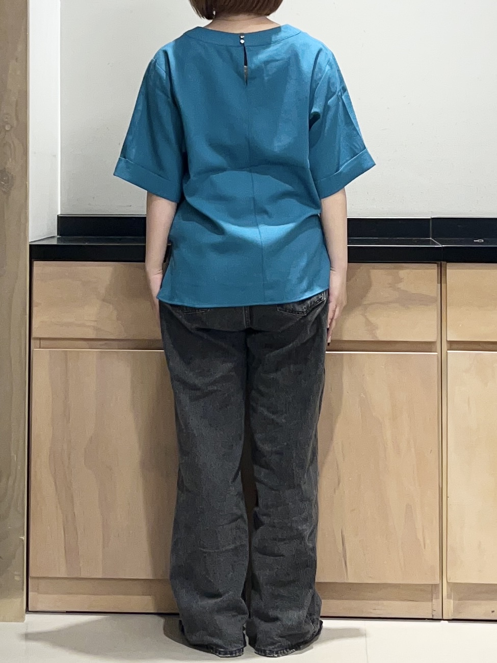 かのさんの「THE SHOP TK｜【M-XL/二の腕カバー】さらり麻調メッシュ5分袖ブラウス」を使ったコーディネート