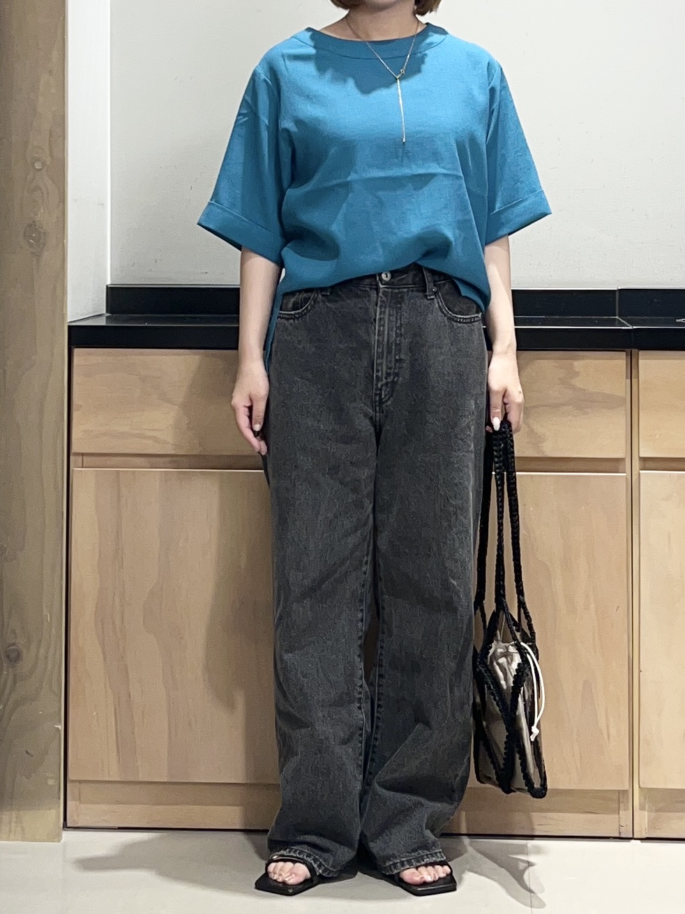 かのさんの「THE SHOP TK｜【M-XL/二の腕カバー】さらり麻調メッシュ5分袖ブラウス」を使ったコーディネート