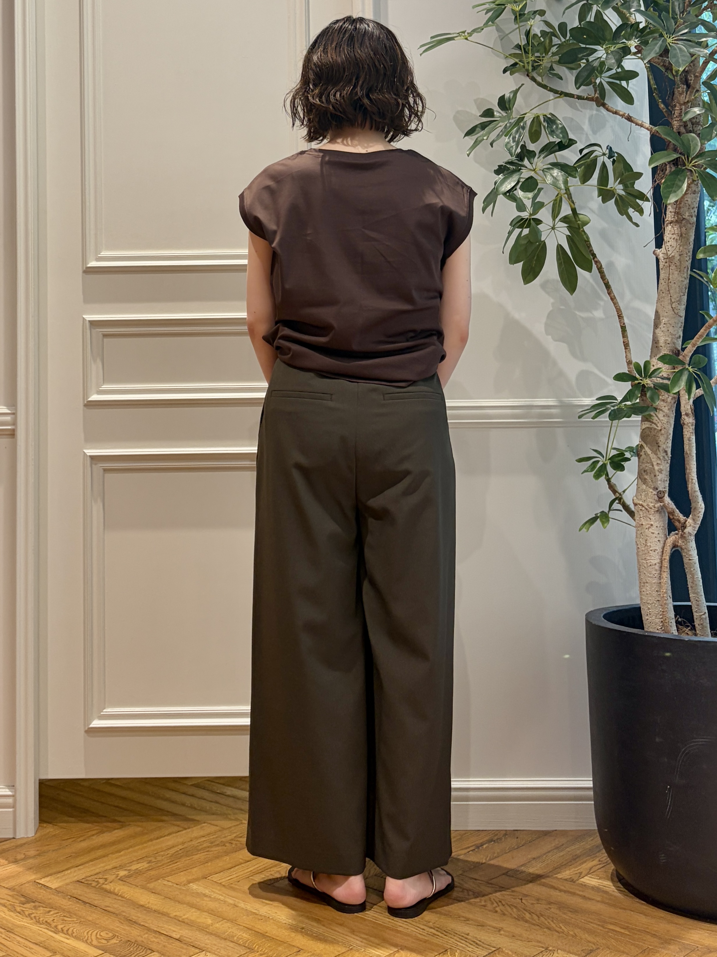 nakaoさんの「DRESSTERIOR｜NICOLAS LAINAS（ニコラスライナス）ソフトソールトングサンダル」を使ったコーディネート