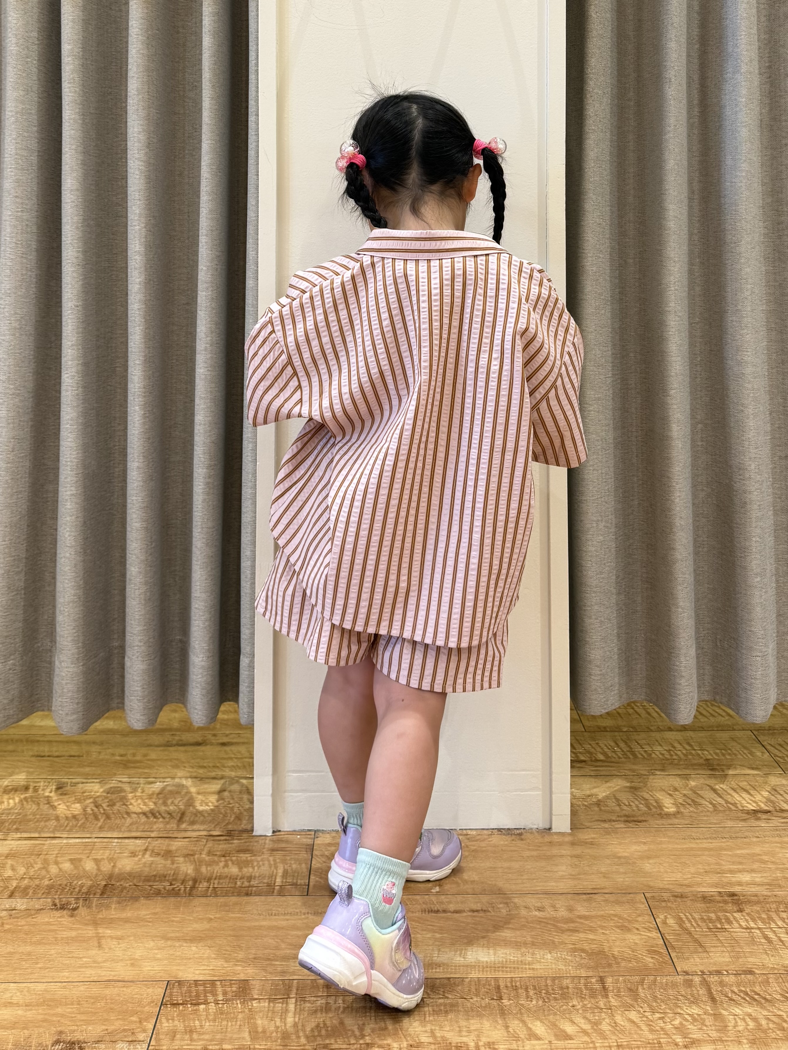 愛さんの「SHOO･LA･RUE｜【セットアップ可能/親子リンク】サッカーストライプシャツ」を使ったコーディネート