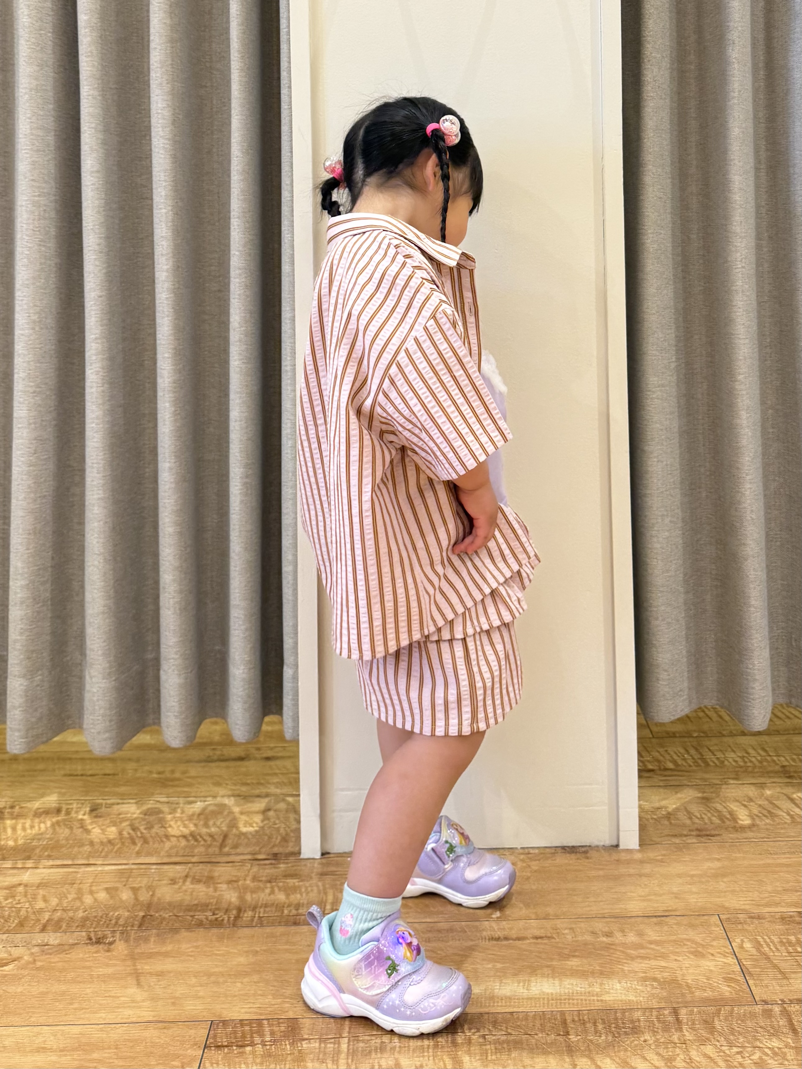 愛さんの「SHOO･LA･RUE｜【セットアップ可能/親子リンク】サッカーストライプシャツ」を使ったコーディネート