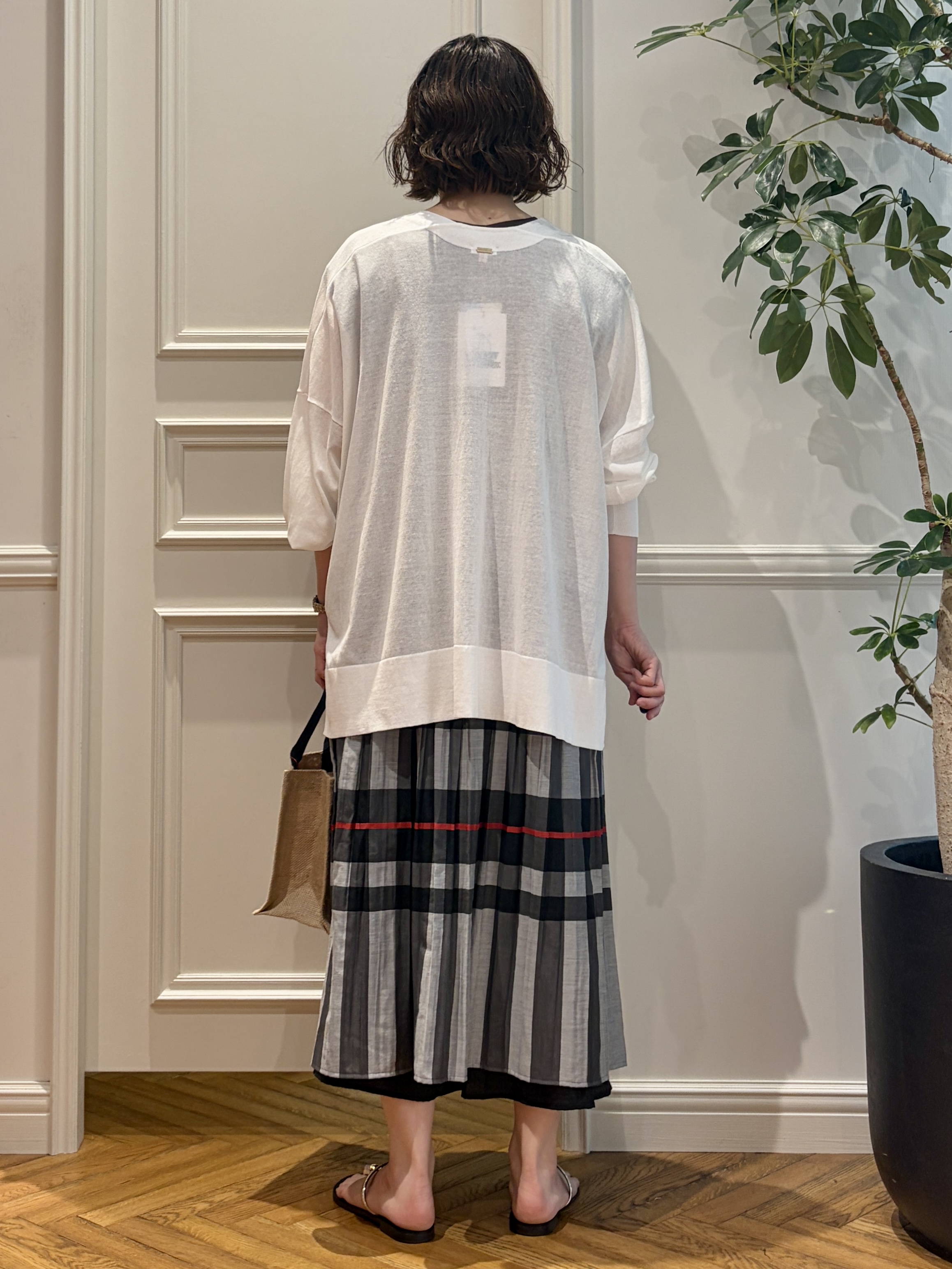 nakaoさんの「DRESSTERIOR｜NICOLAS LAINAS（ニコラスライナス）ソフトソールトングサンダル」を使ったコーディネート