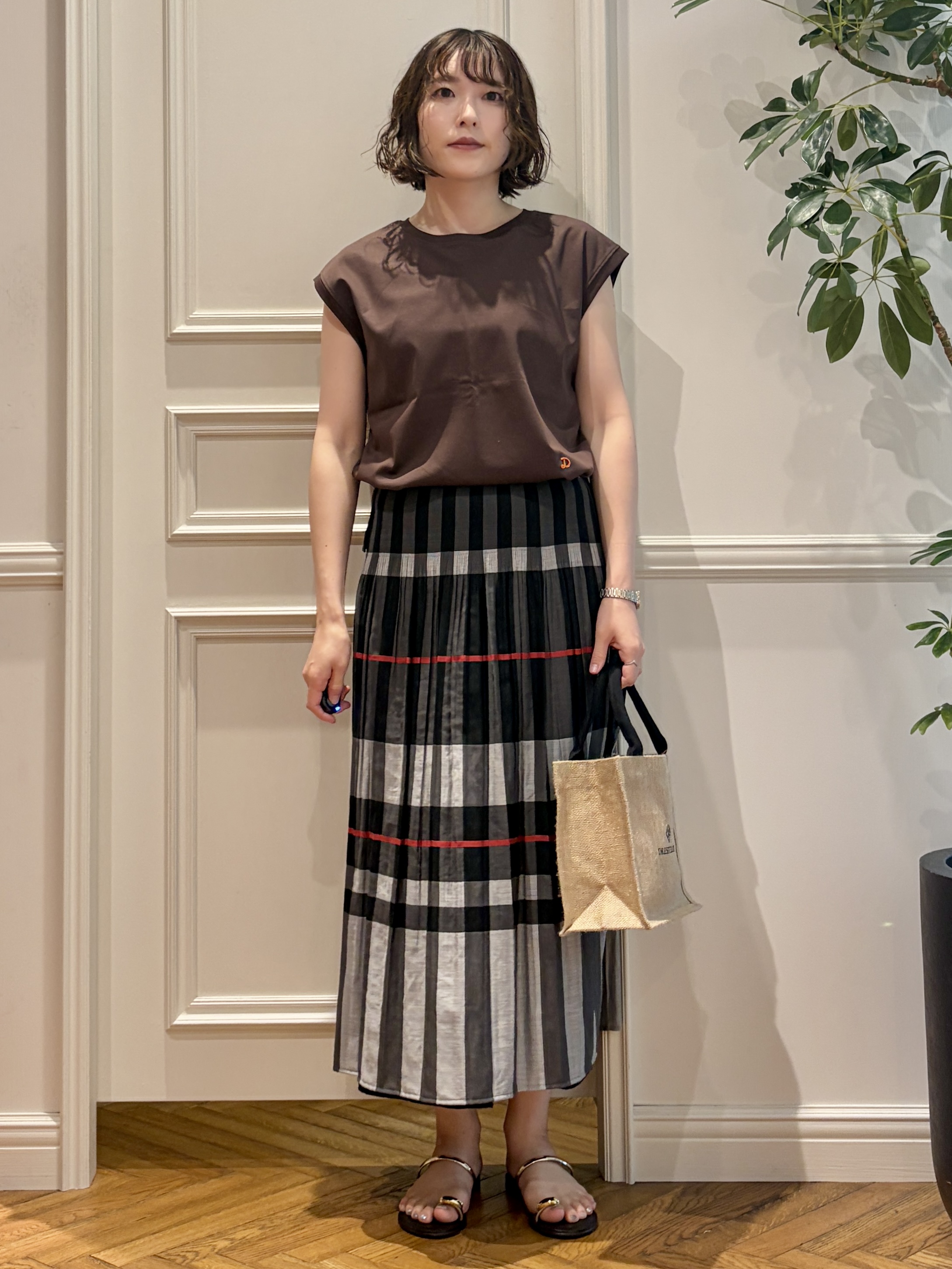nakaoさんの「DRESSTERIOR｜NICOLAS LAINAS（ニコラスライナス）ソフトソールトングサンダル」を使ったコーディネート