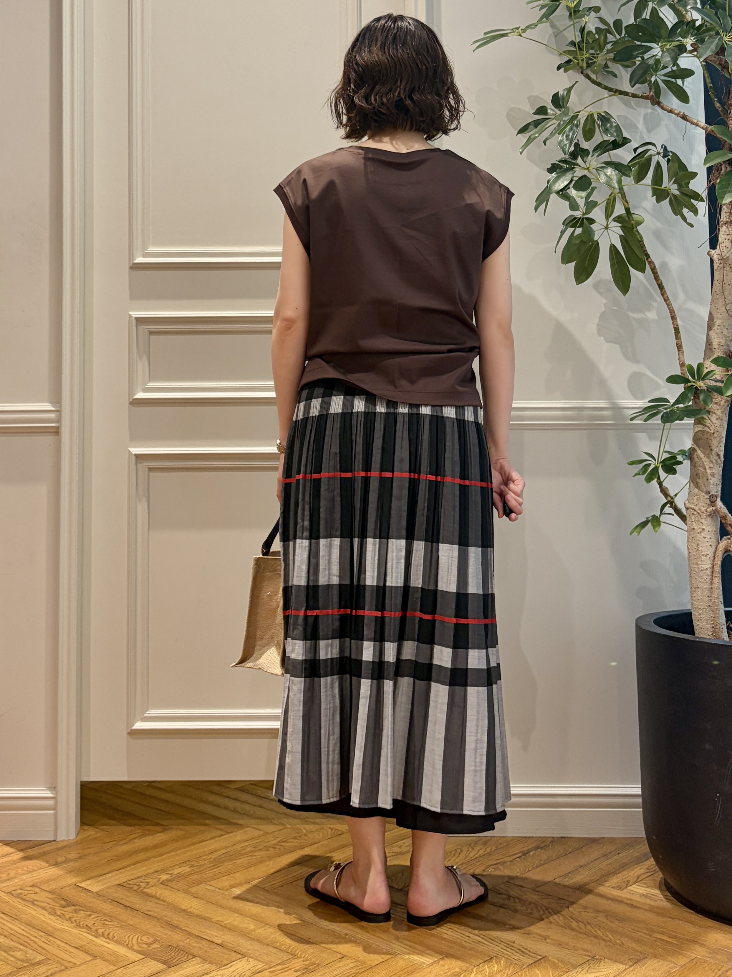 nakaoさんの「DRESSTERIOR｜NICOLAS LAINAS（ニコラスライナス）ソフトソールトングサンダル」を使ったコーディネート