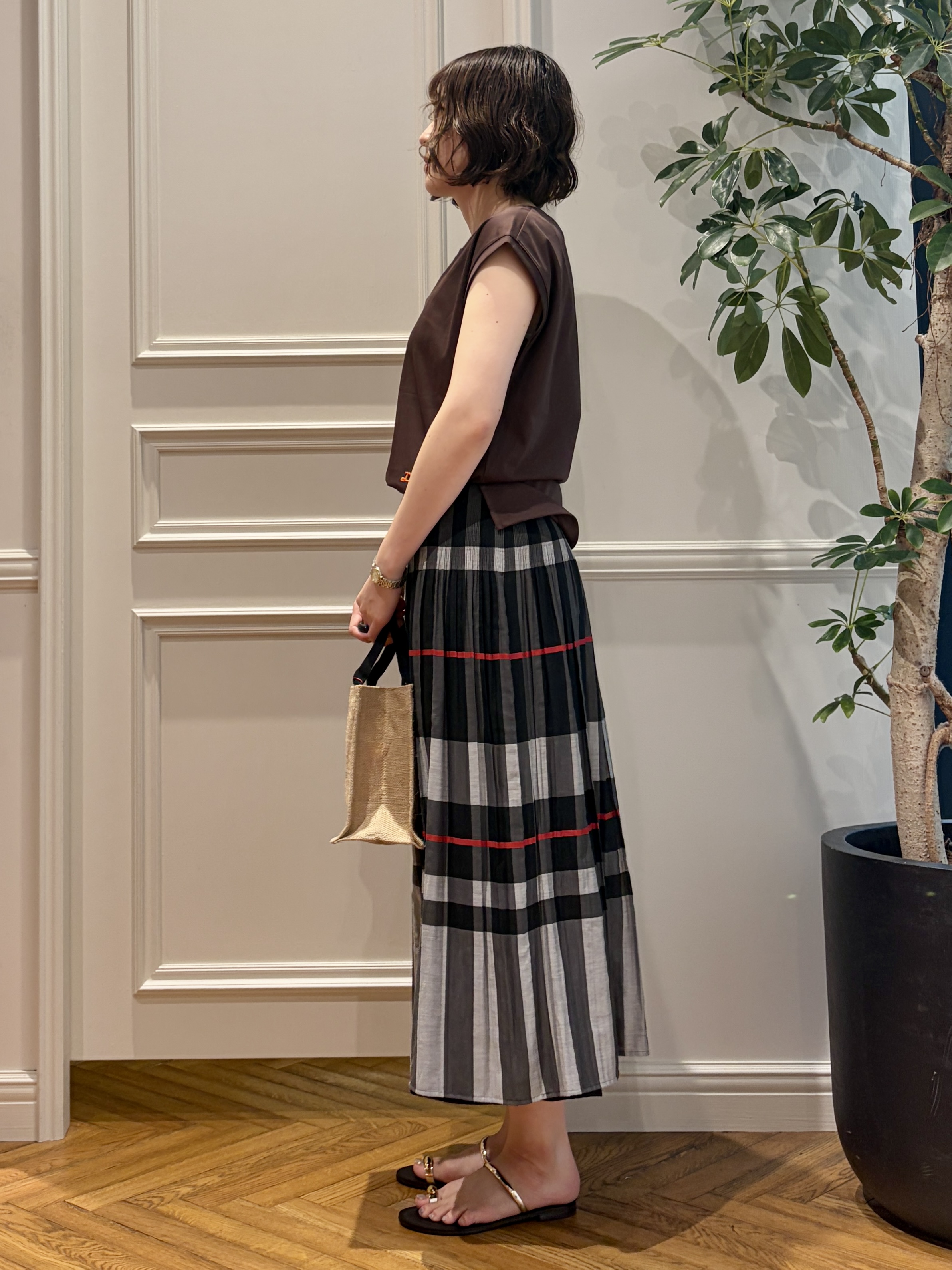 nakaoさんの「DRESSTERIOR｜NICOLAS LAINAS（ニコラスライナス）ソフトソールトングサンダル」を使ったコーディネート