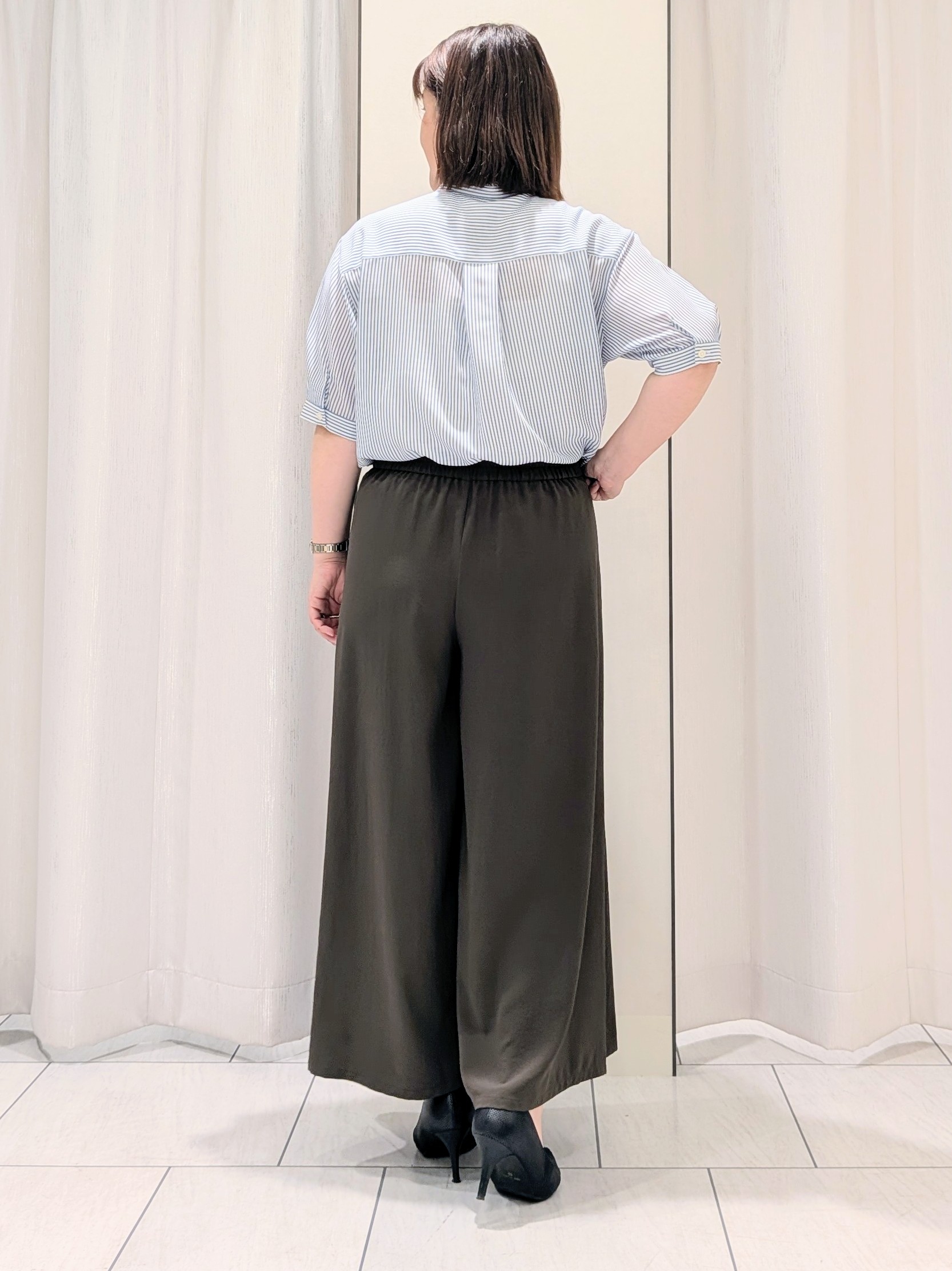 Onumaさんの「UNTITLED｜【接触冷感/通気性/洗える】スタンドカラーフリルブラウス」を使ったコーディネート