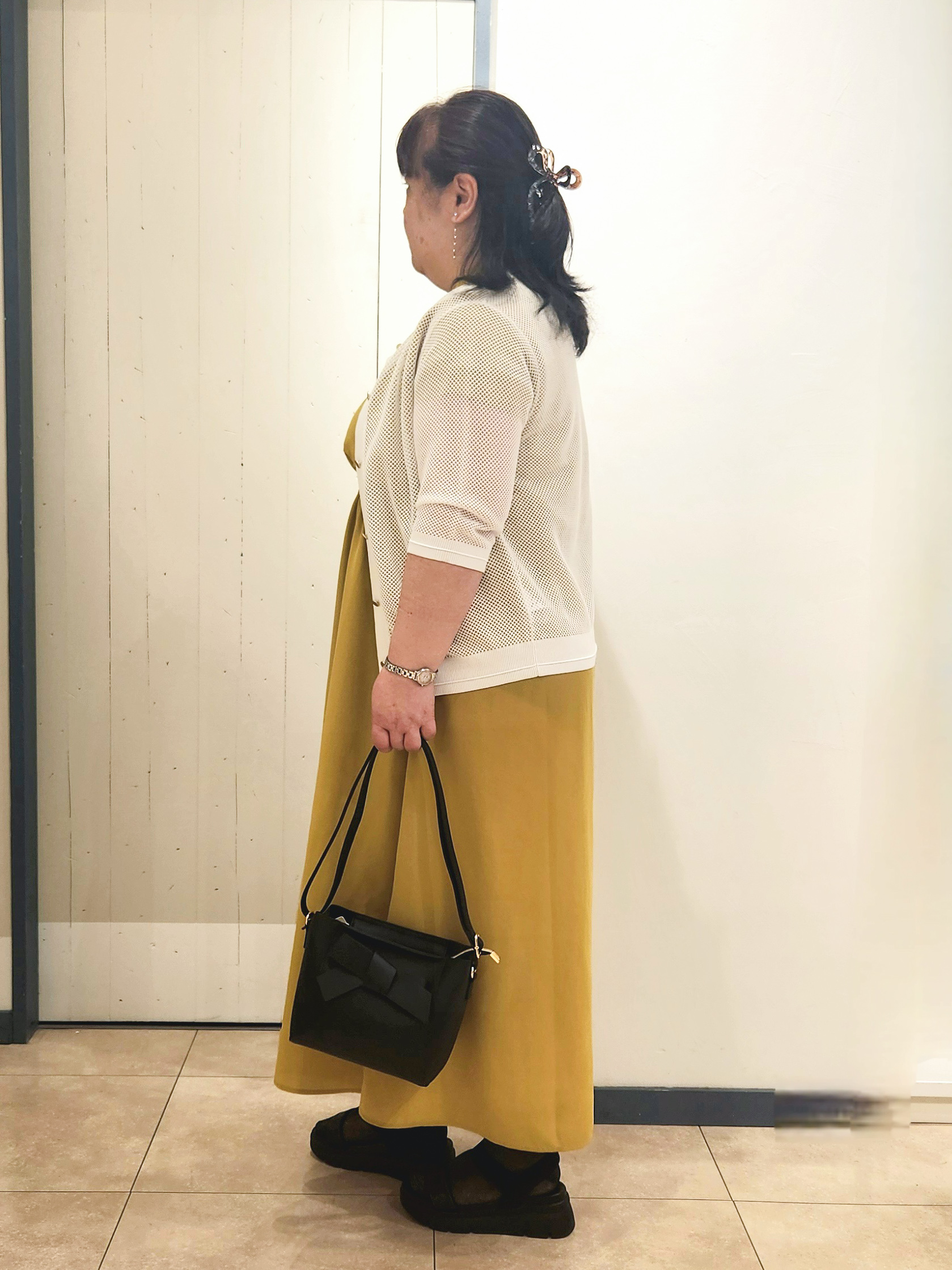 minoriさんの「grove｜【貴島明日香さん着用・洗える】透けない、大人のメッシュカーディガン」を使ったコーディネート