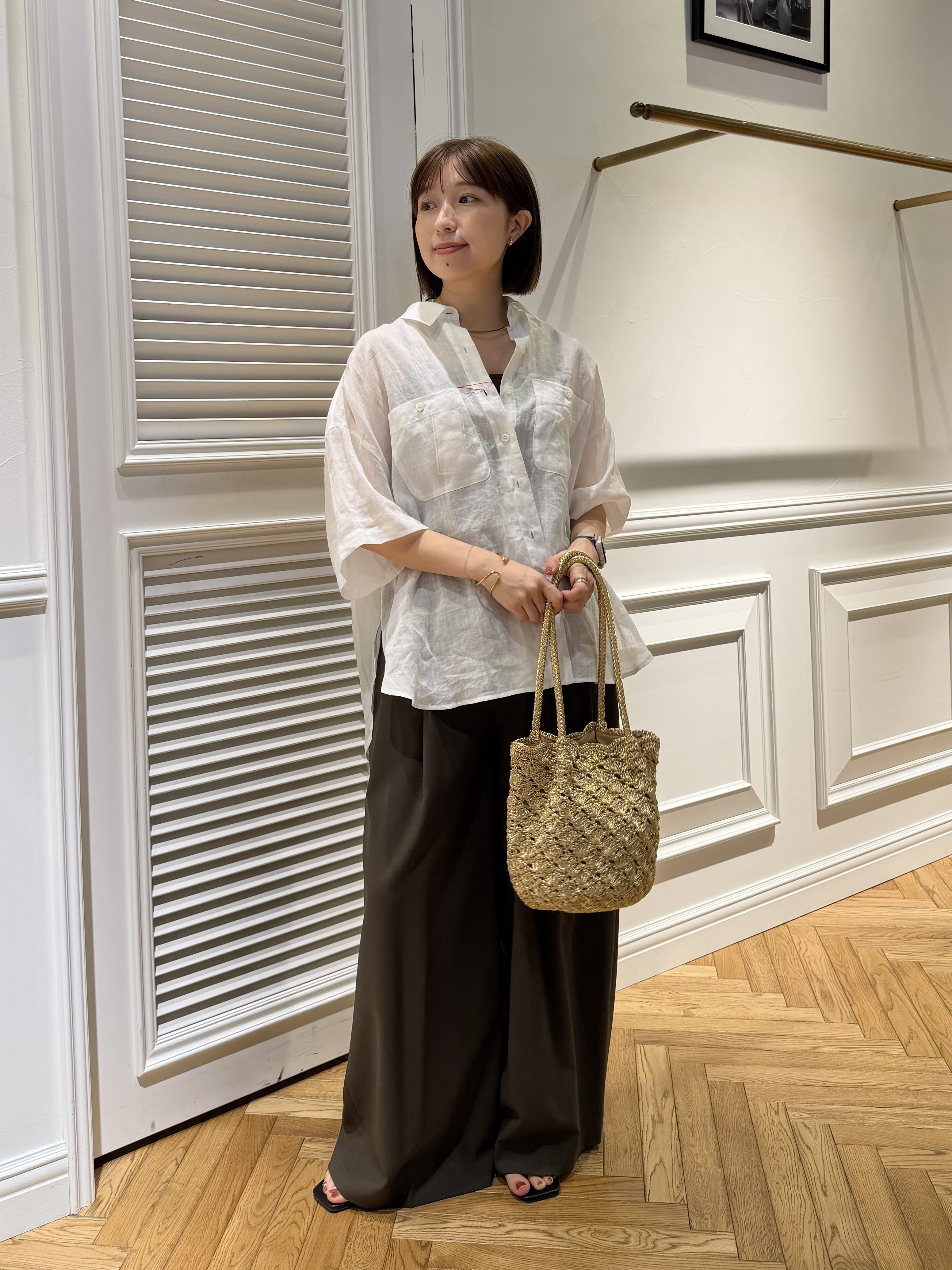 つじ まこさんの「DRESSTERIOR｜ピュアラミー シャツ」を使ったコーディネート
