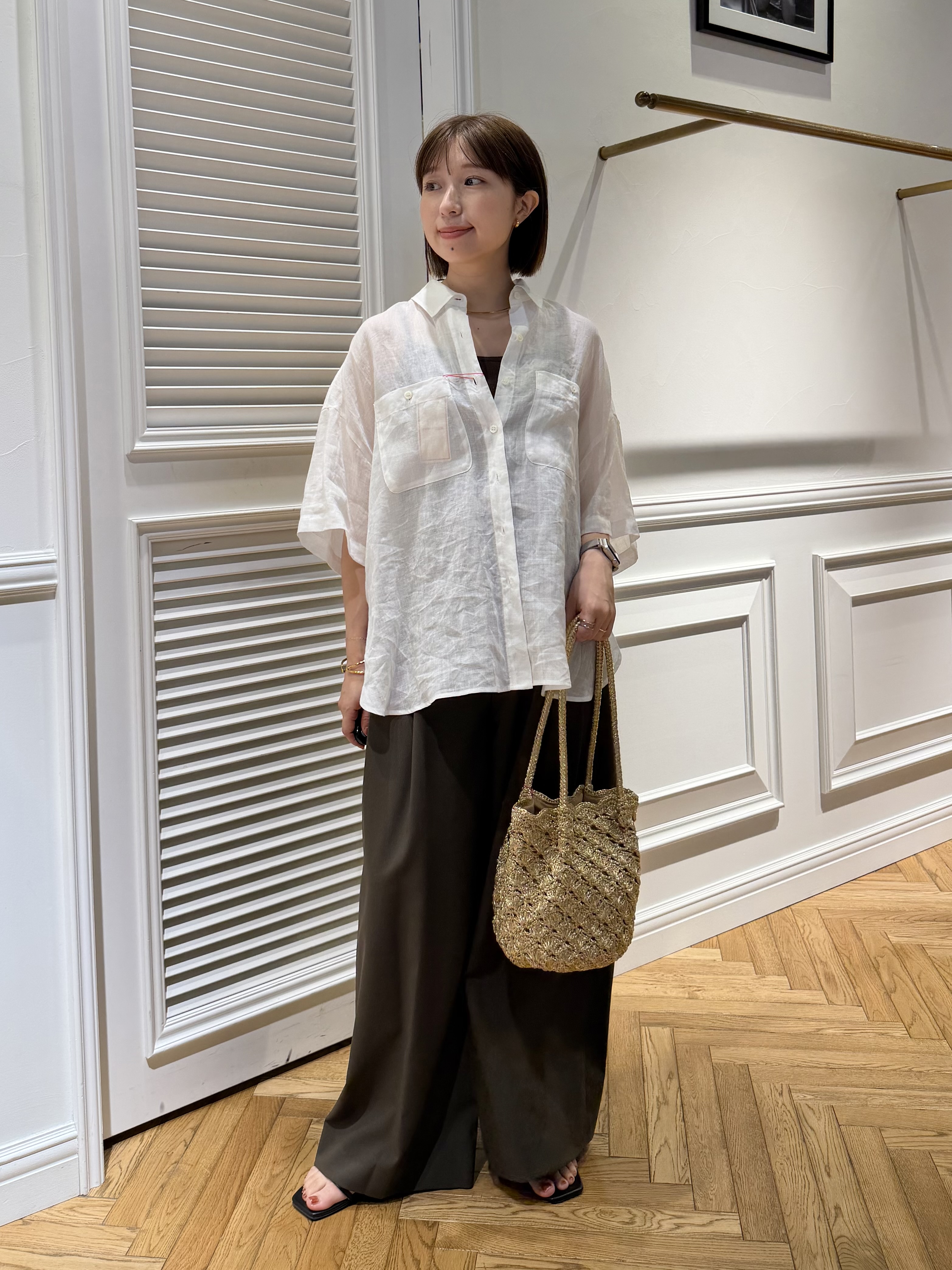 つじ まこさんの「DRESSTERIOR｜ピュアラミー シャツ」を使ったコーディネート