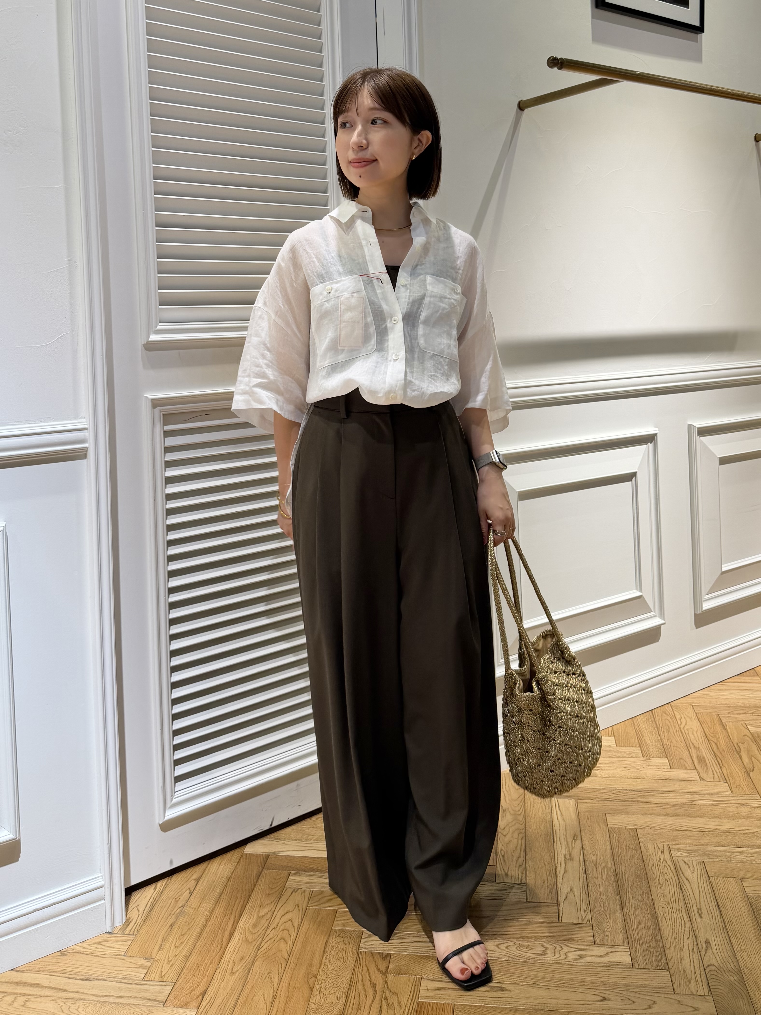 つじ まこさんの「DRESSTERIOR｜ピュアラミー シャツ」を使ったコーディネート