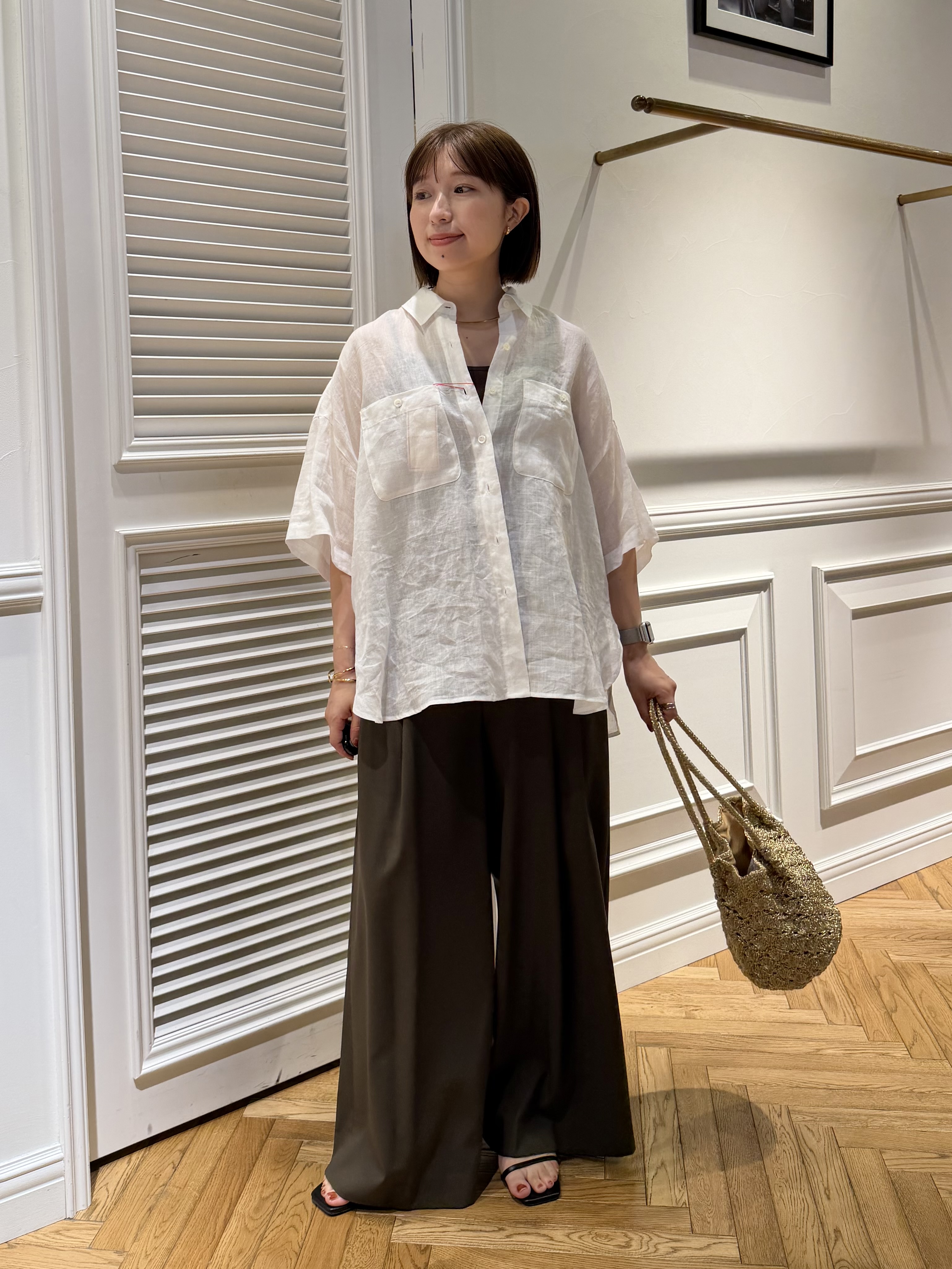 つじ まこさんの「DRESSTERIOR｜ピュアラミー シャツ」を使ったコーディネート
