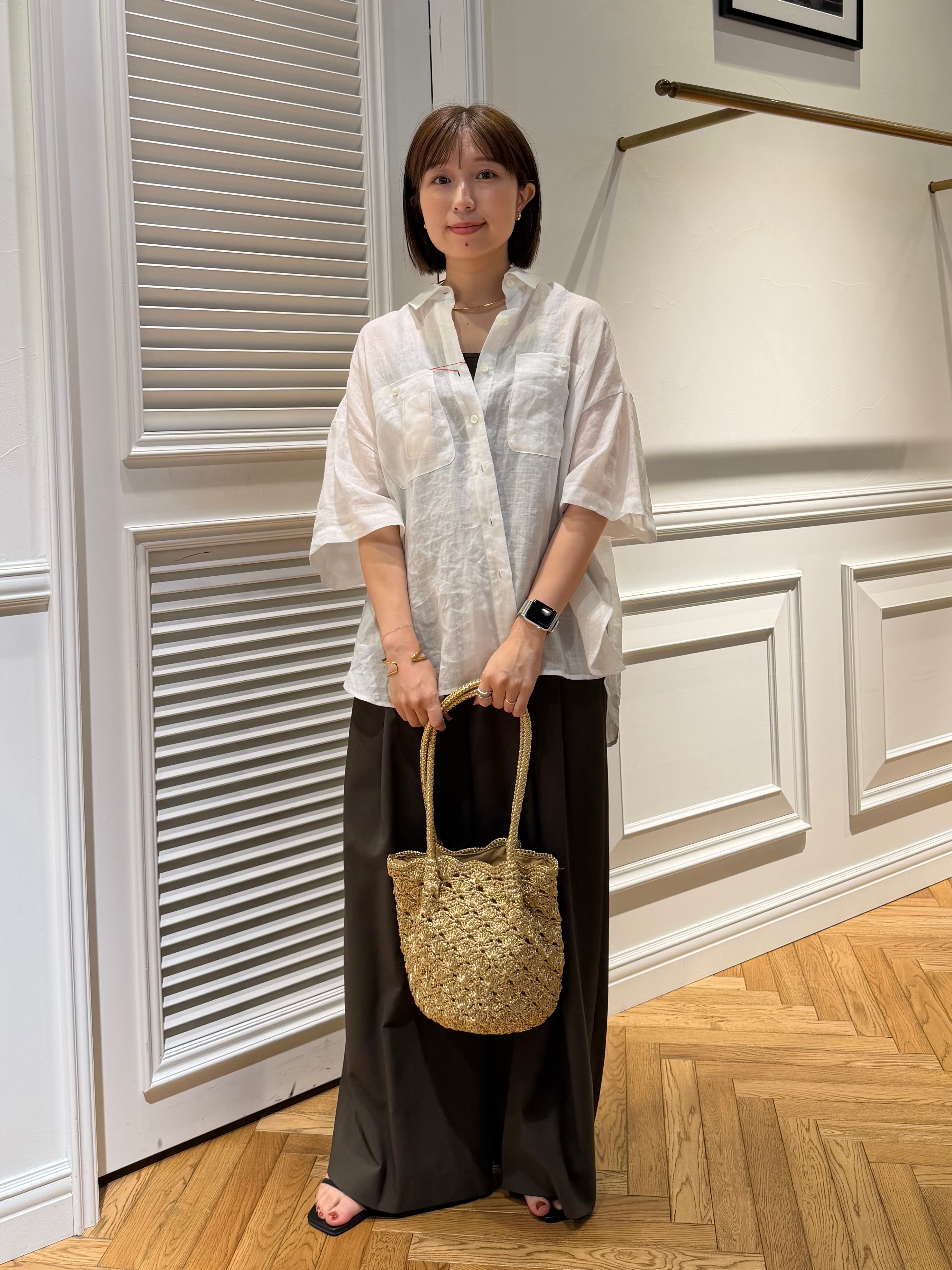 つじ まこさんの「DRESSTERIOR｜ピュアラミー シャツ」を使ったコーディネート