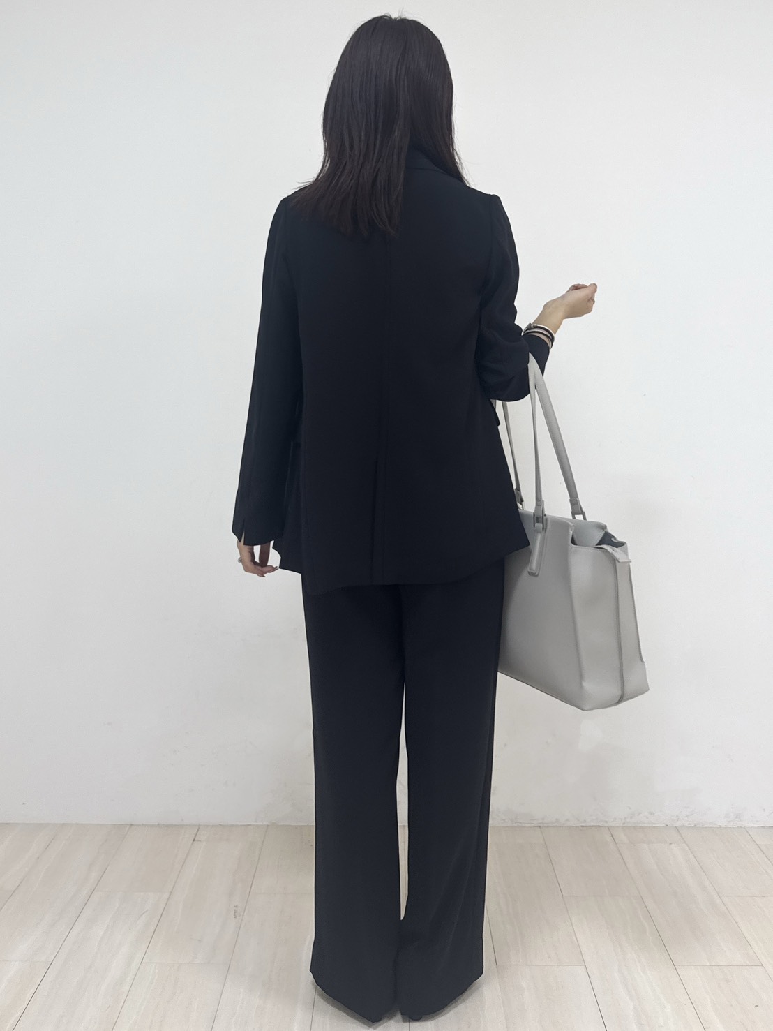 萩原 優里菜さんの「INDIVI｜【洗える／多機能／SETUP可】着る日傘ダブルジャケット」を使ったコーディネート