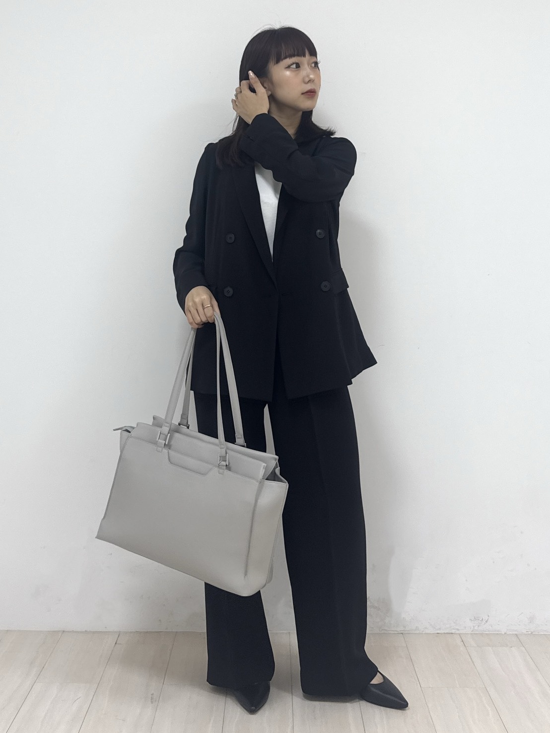 萩原 優里菜さんの「INDIVI｜【洗える／多機能／SETUP可】着る日傘ダブルジャケット」を使ったコーディネート