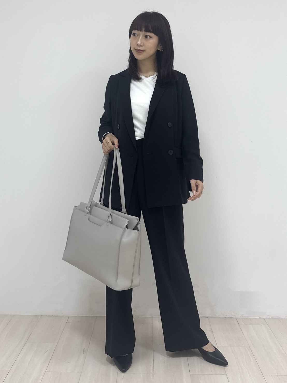 萩原 優里菜さんの「INDIVI｜【洗える／多機能／SETUP可】着る日傘ダブルジャケット」を使ったコーディネート