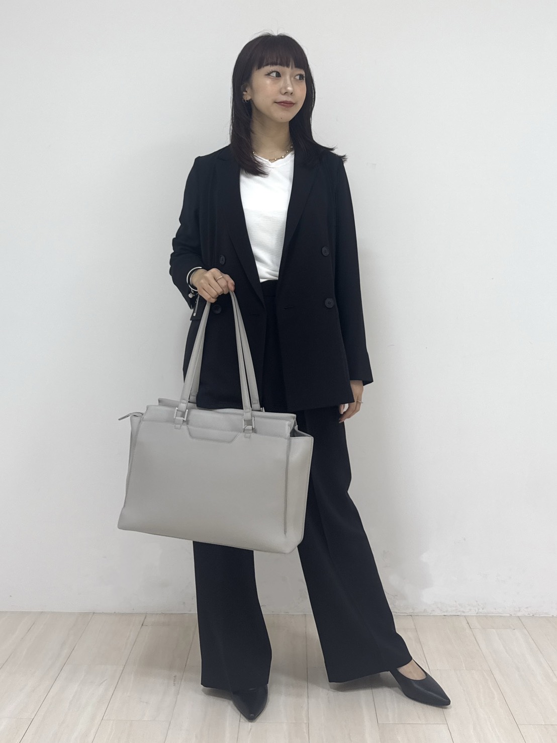 萩原 優里菜さんの「INDIVI｜【洗える／多機能／SETUP可】着る日傘ダブルジャケット」を使ったコーディネート