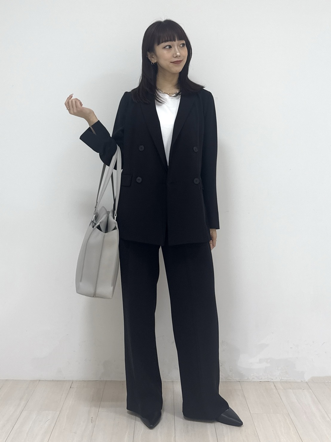 萩原 優里菜さんの「INDIVI｜【洗える／多機能／SETUP可】着る日傘ダブルジャケット」を使ったコーディネート