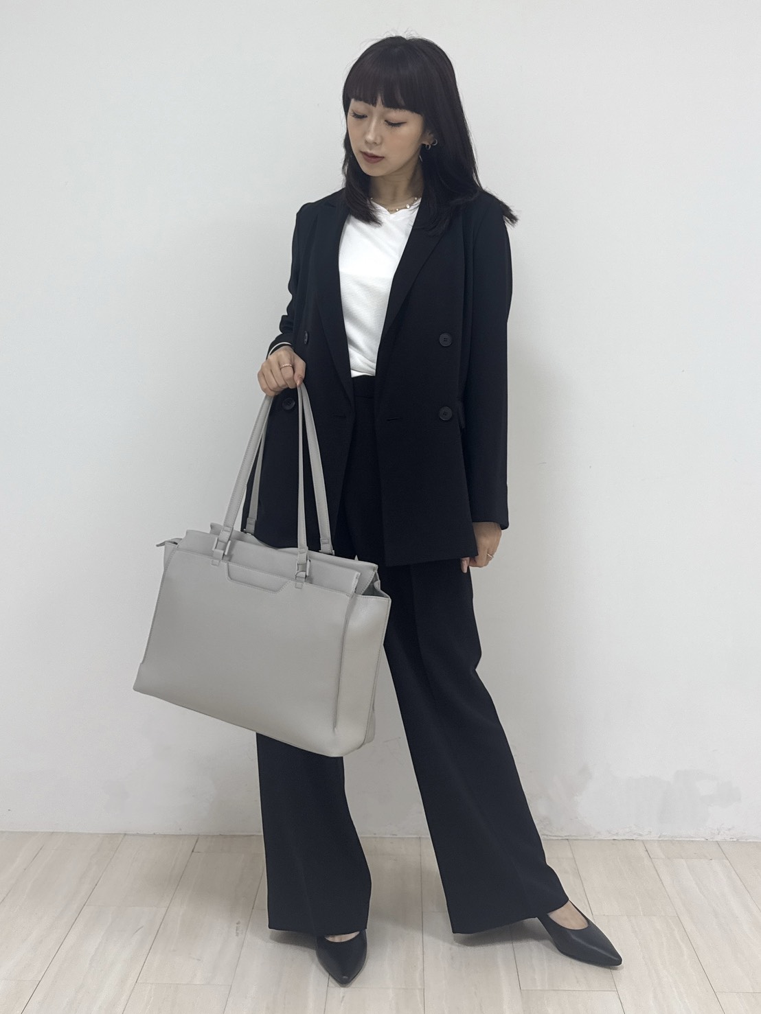 萩原 優里菜さんの「INDIVI｜【洗える／多機能／SETUP可】着る日傘ダブルジャケット」を使ったコーディネート