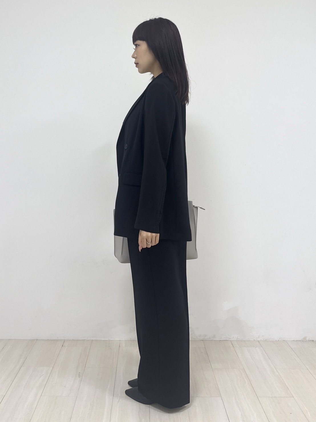 萩原 優里菜さんの「INDIVI｜【洗える／多機能／SETUP可】着る日傘ダブルジャケット」を使ったコーディネート
