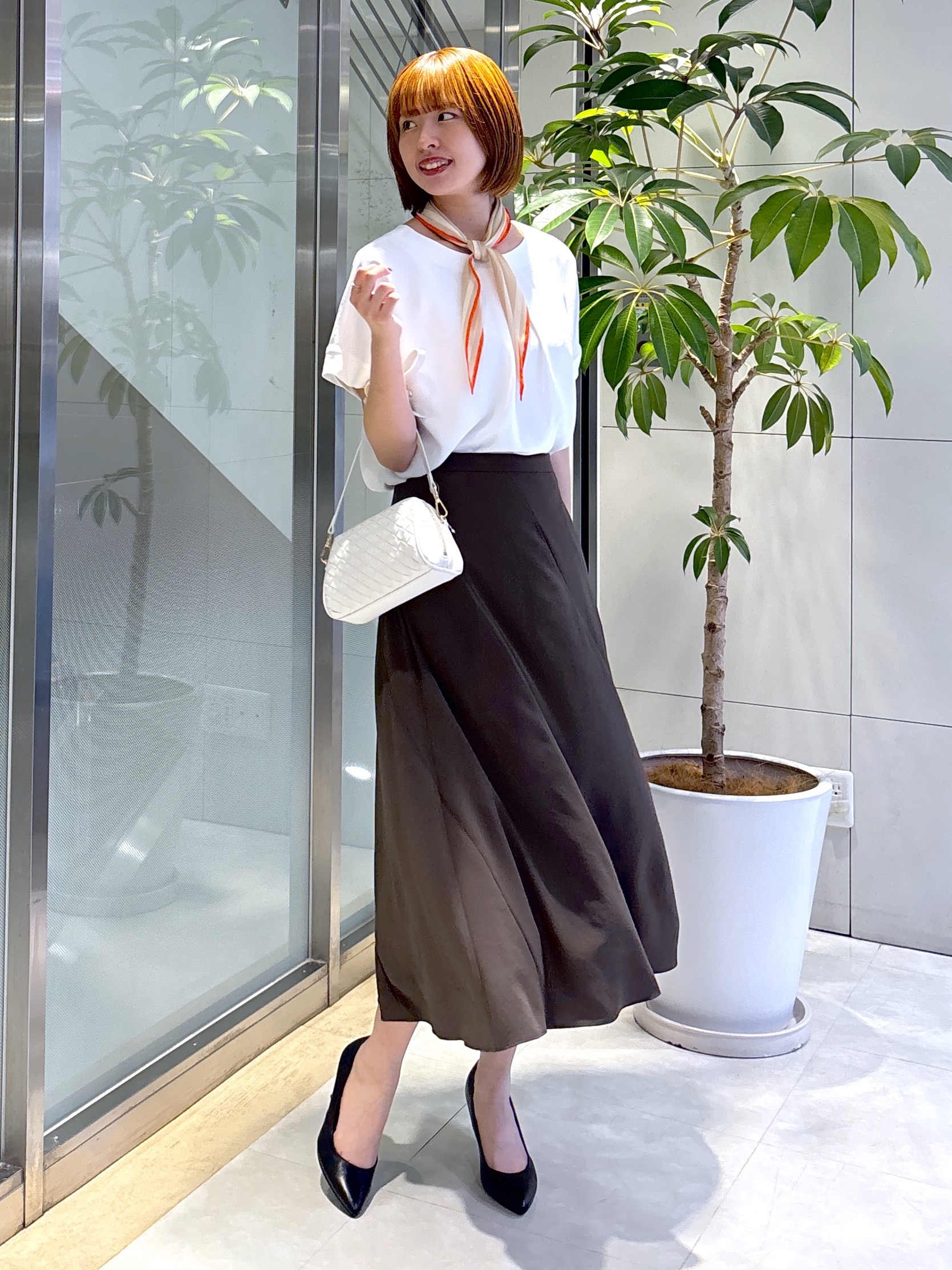 yukaさんの「UNTITLED｜【前後2WAY/はっ水/セットアップ可】リラクシーフレンチスリーブブラウス」を使ったコーディネート