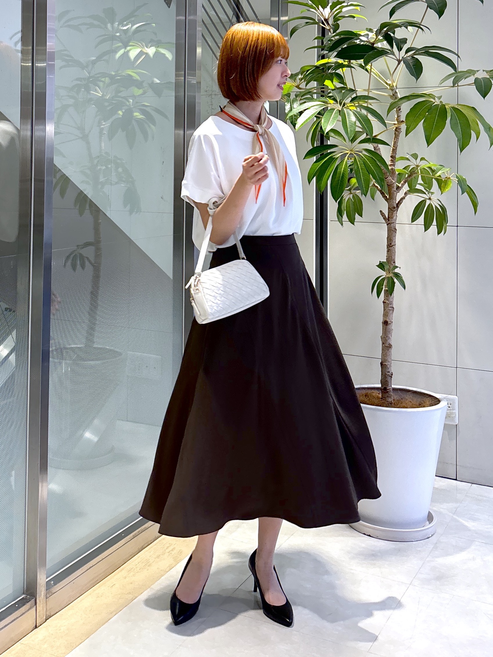 yukaさんの「UNTITLED｜【前後2WAY/はっ水/セットアップ可】リラクシーフレンチスリーブブラウス」を使ったコーディネート