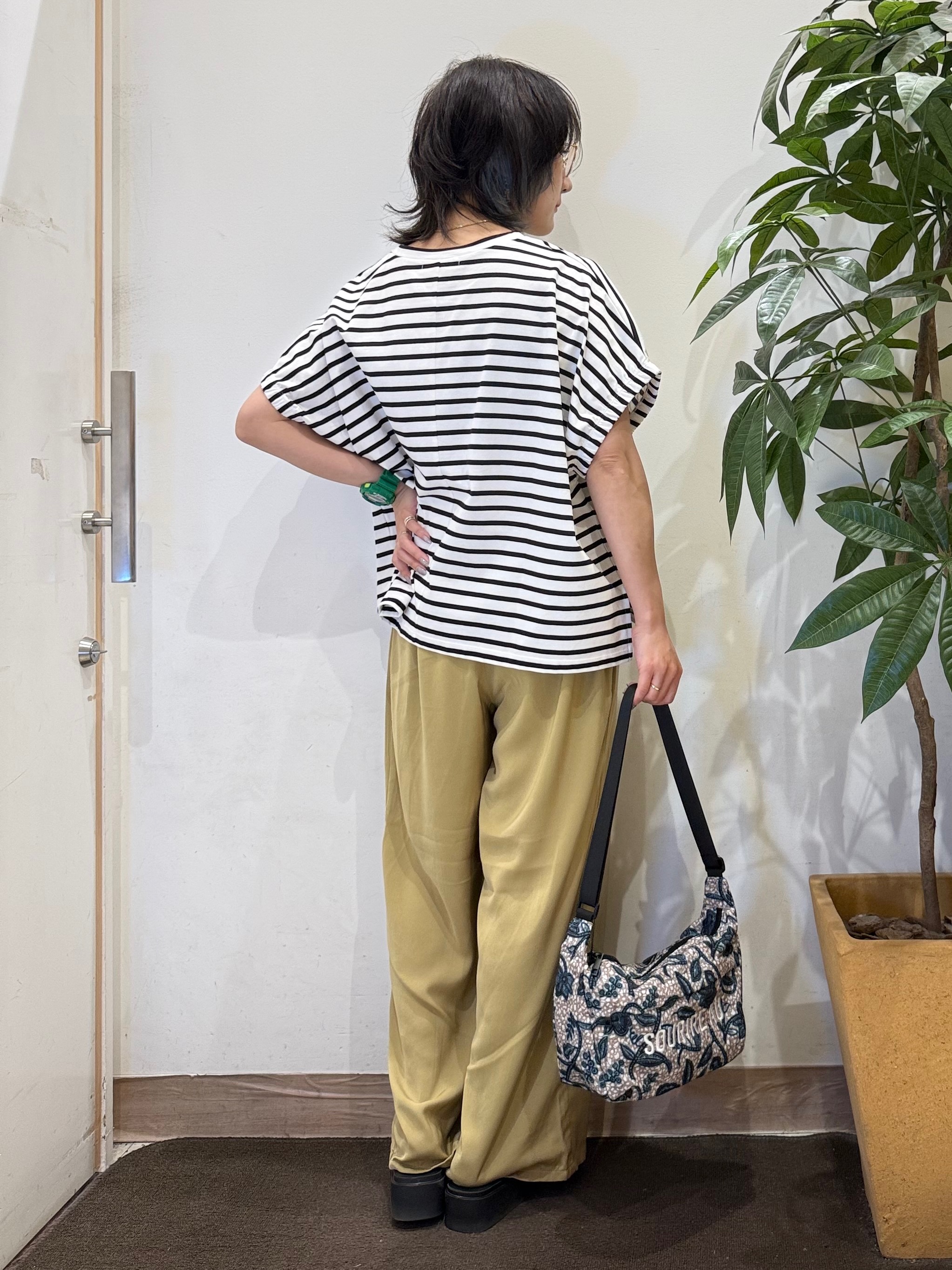 misakiさんの「SHOO･LA･RUE｜【ひんやり/洗濯機可】シンプルにこなれて見せる お袖ギャザードルマンTシャツ」を使ったコーディネート