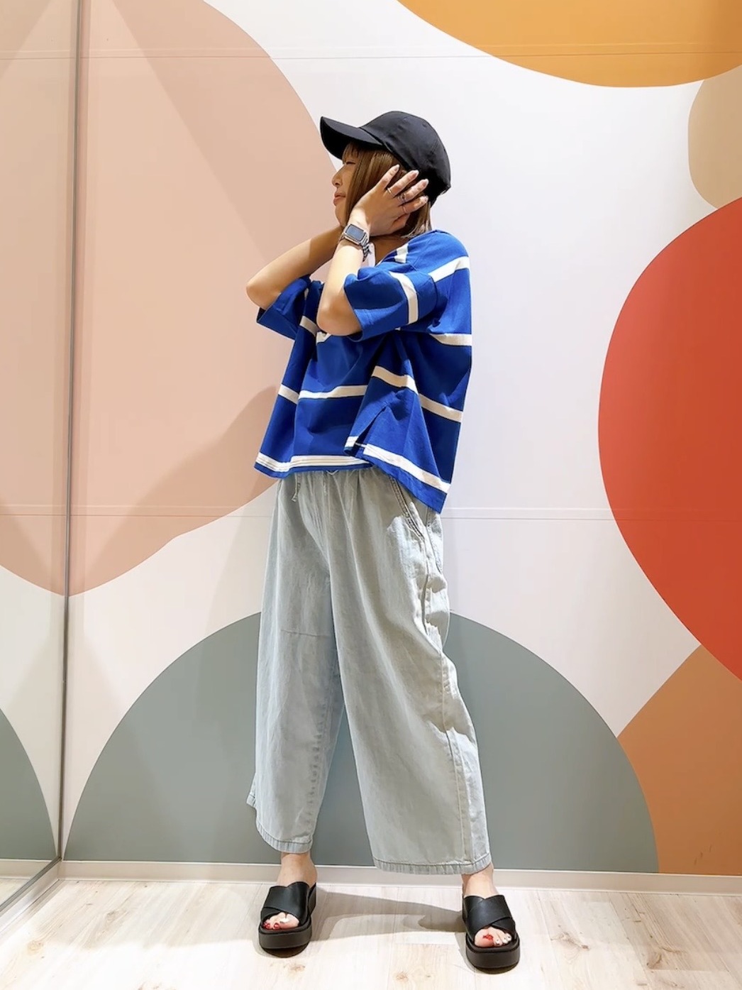 長男さんの「SHOO･LA･RUE｜【ひんやり/S-LL】涼しげで爽やか 太ボーダー斜め切り替えTシャツ」を使ったコーディネート