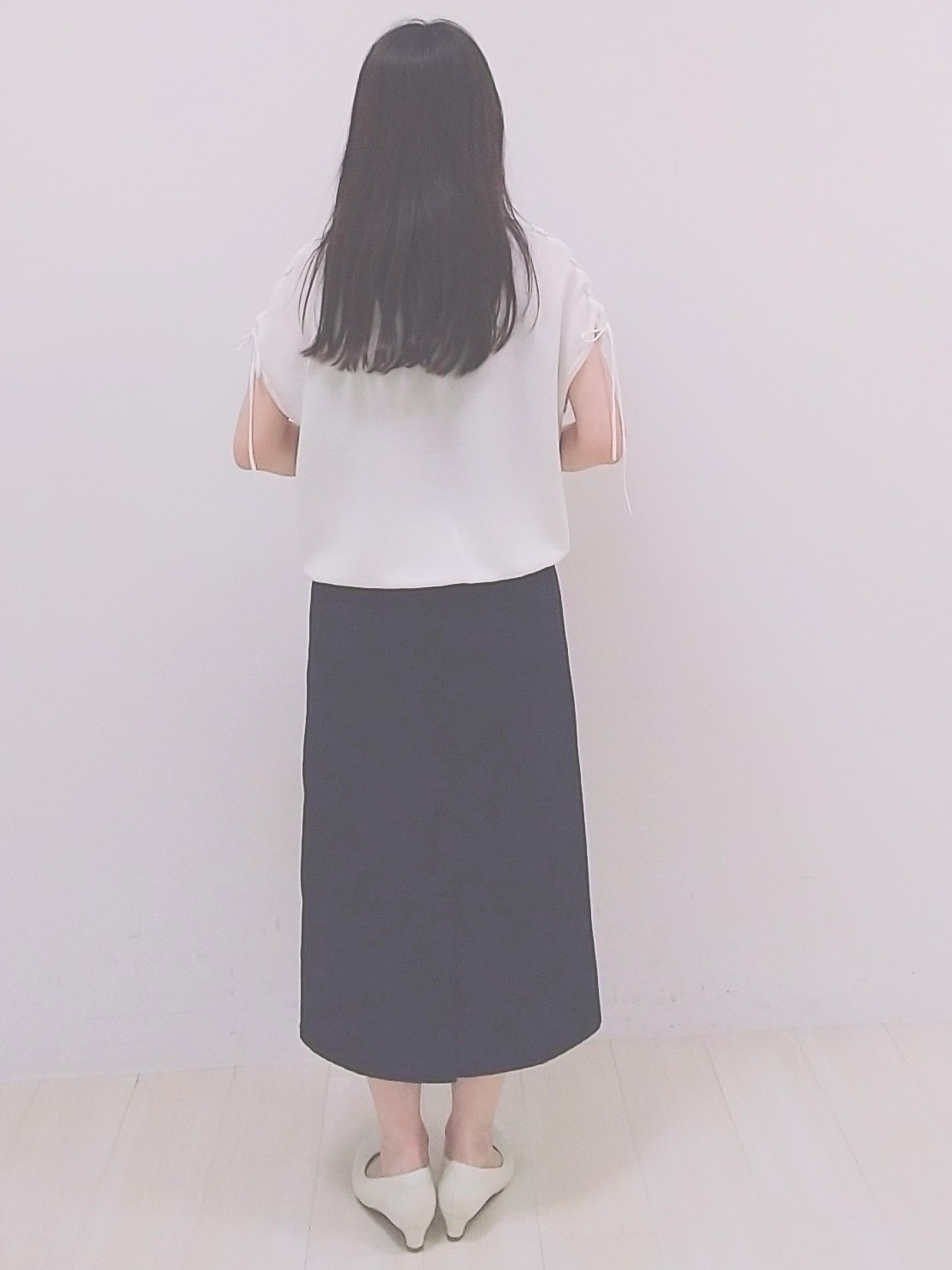 SANAさんの「Reflect｜レースアップスリーブデザインニット」を使ったコーディネート