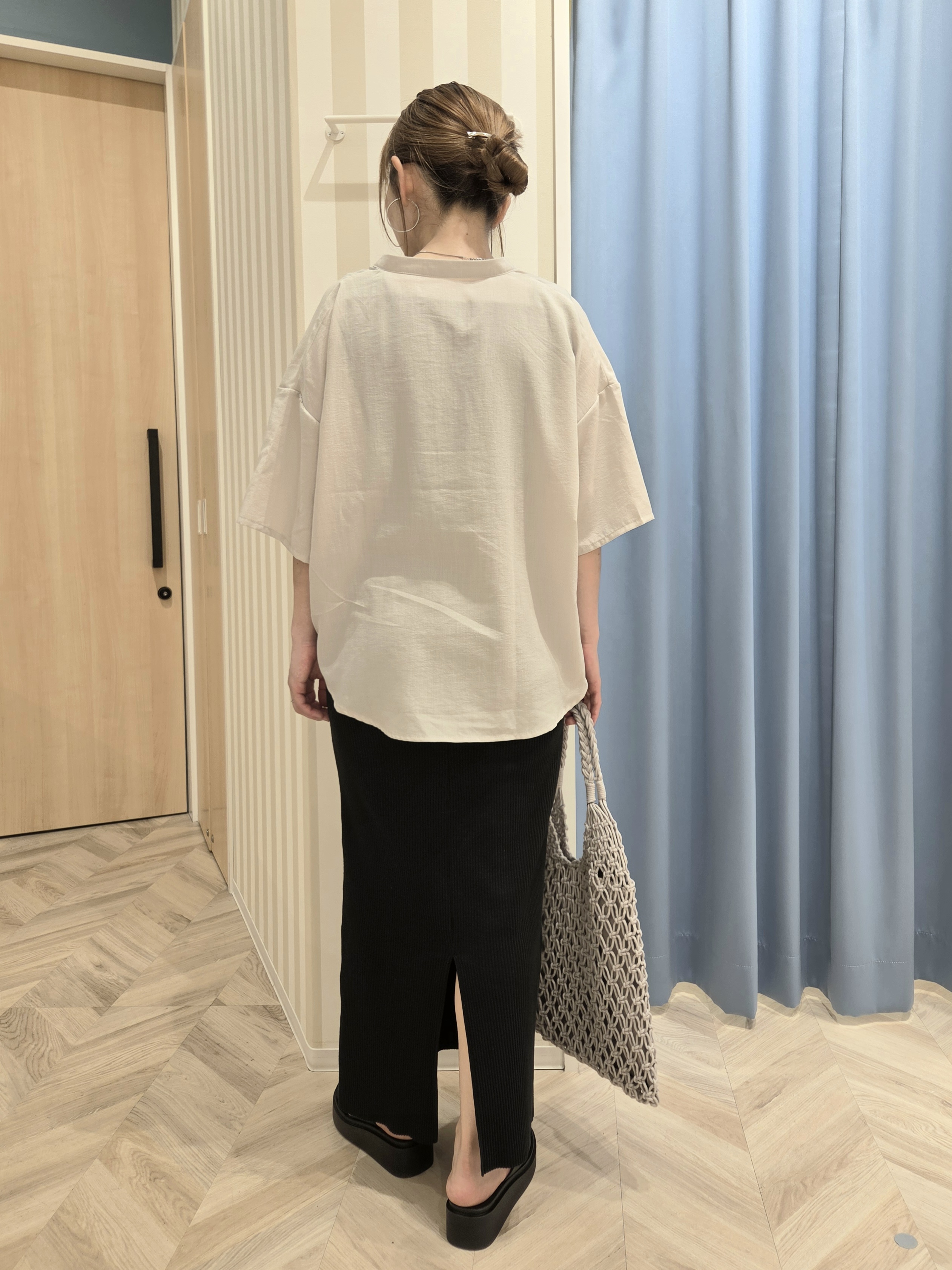 Ikumiさんの「SHOO･LA･RUE｜【洗濯機可/S-LL】大人の抜け感 ゆるっと5分袖シャツ」を使ったコーディネート