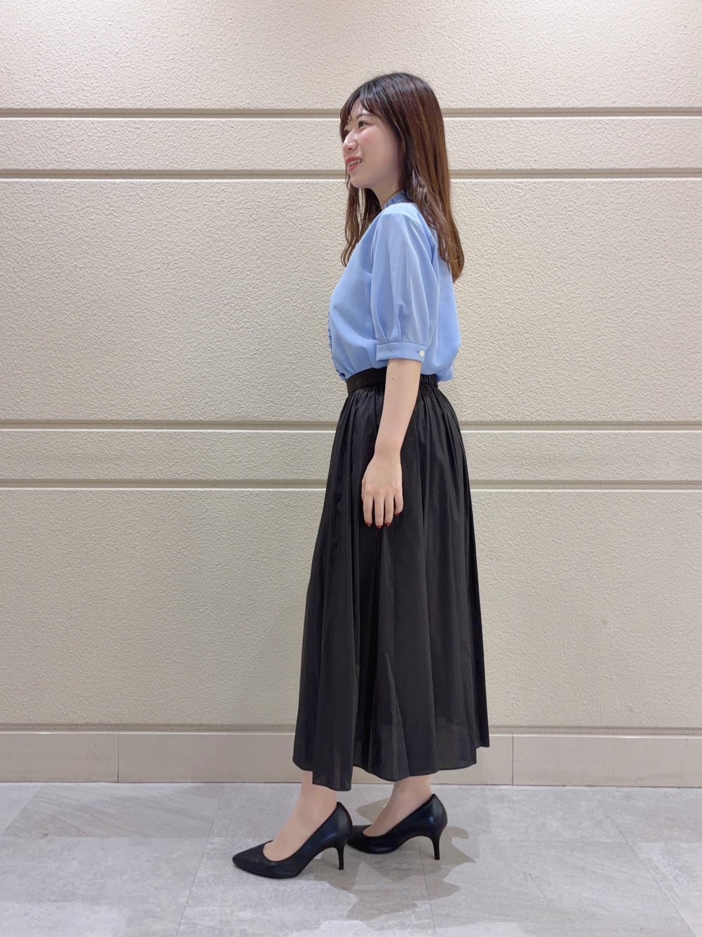 ユナさんの「UNTITLED｜【セットアップ可/後ろウエストゴム/光沢感】ローンフレアスカート」を使ったコーディネート