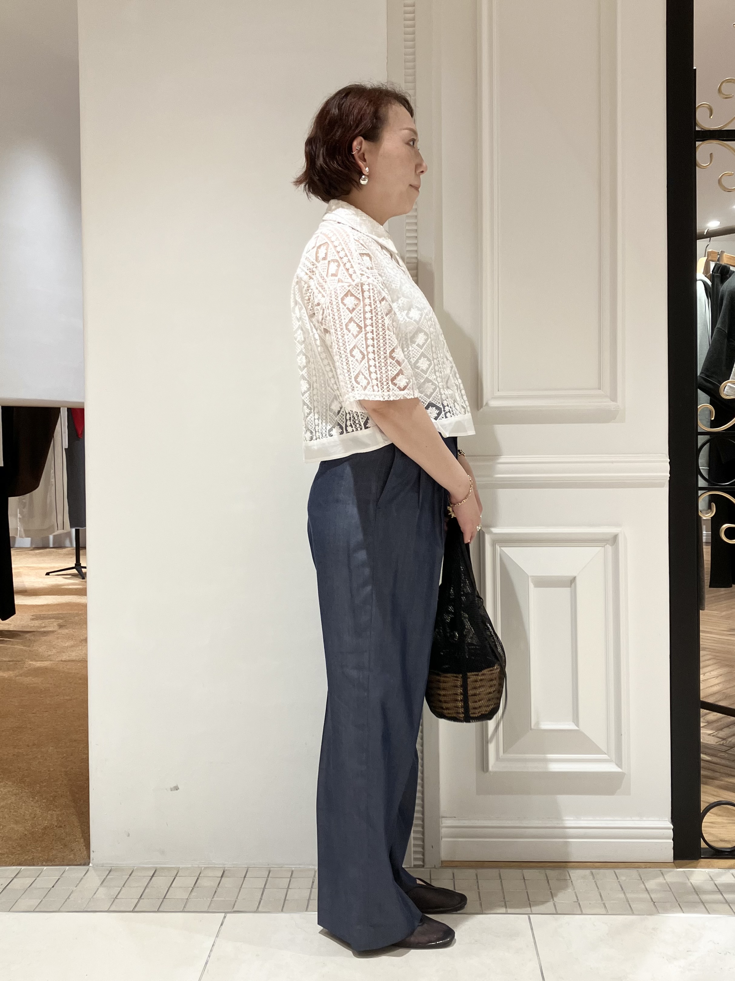 TAJIさんの「DRESSTERIOR｜【着映え/ハーフ袖】ウォッシャブルレース クロップドシャツ」を使ったコーディネート